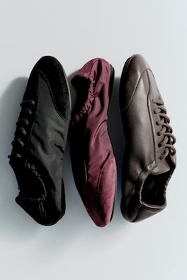 SUEDE-NYLON BALLET TRAINERS — BORDEAUX 3