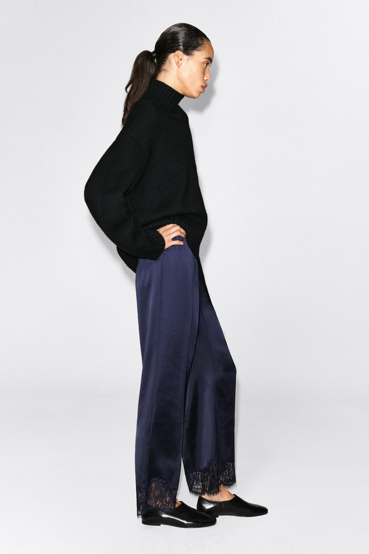 LACE-TRIMMED SATIN PANTS — NAVY