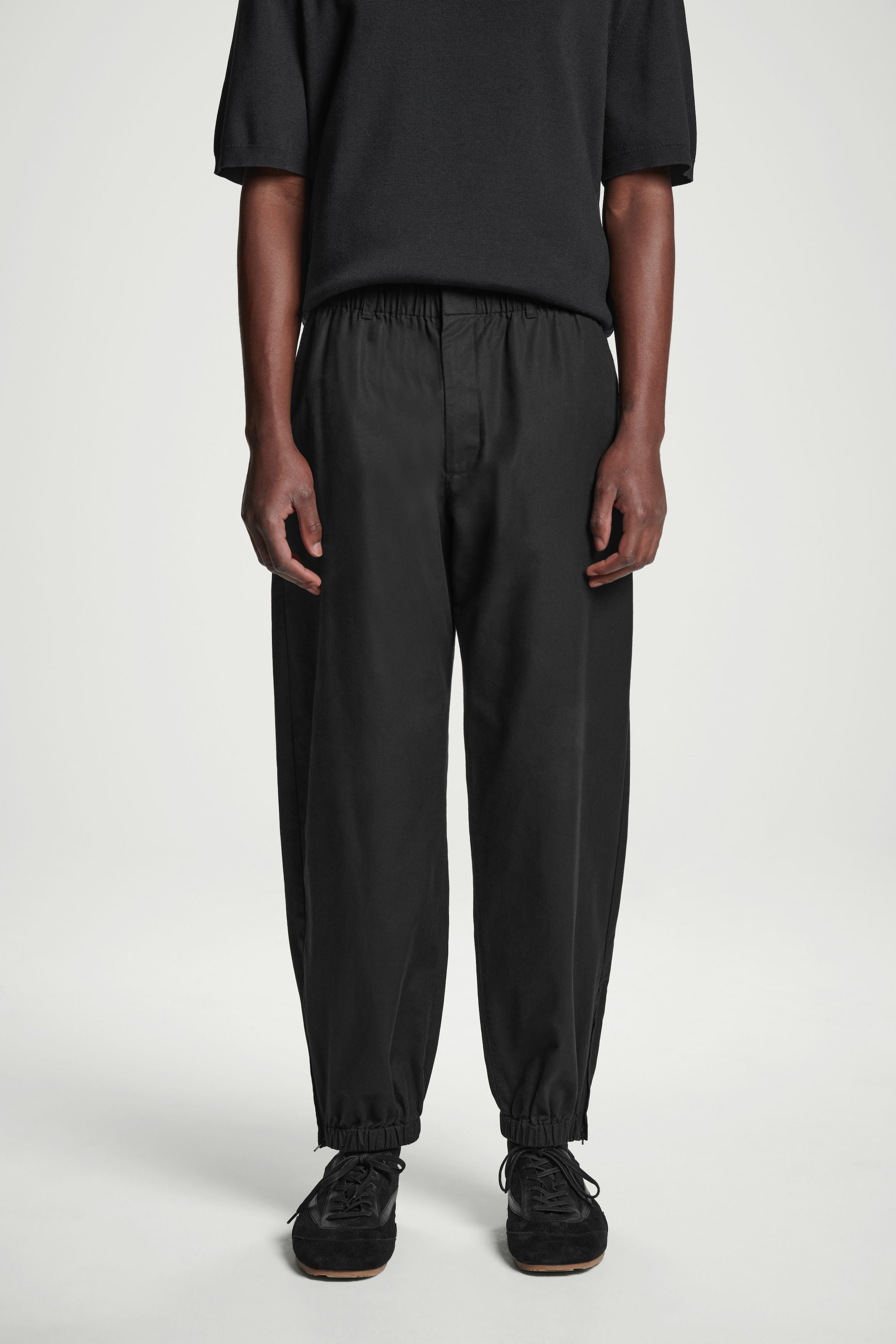 ELASTICATED TAPERED TROUSERS