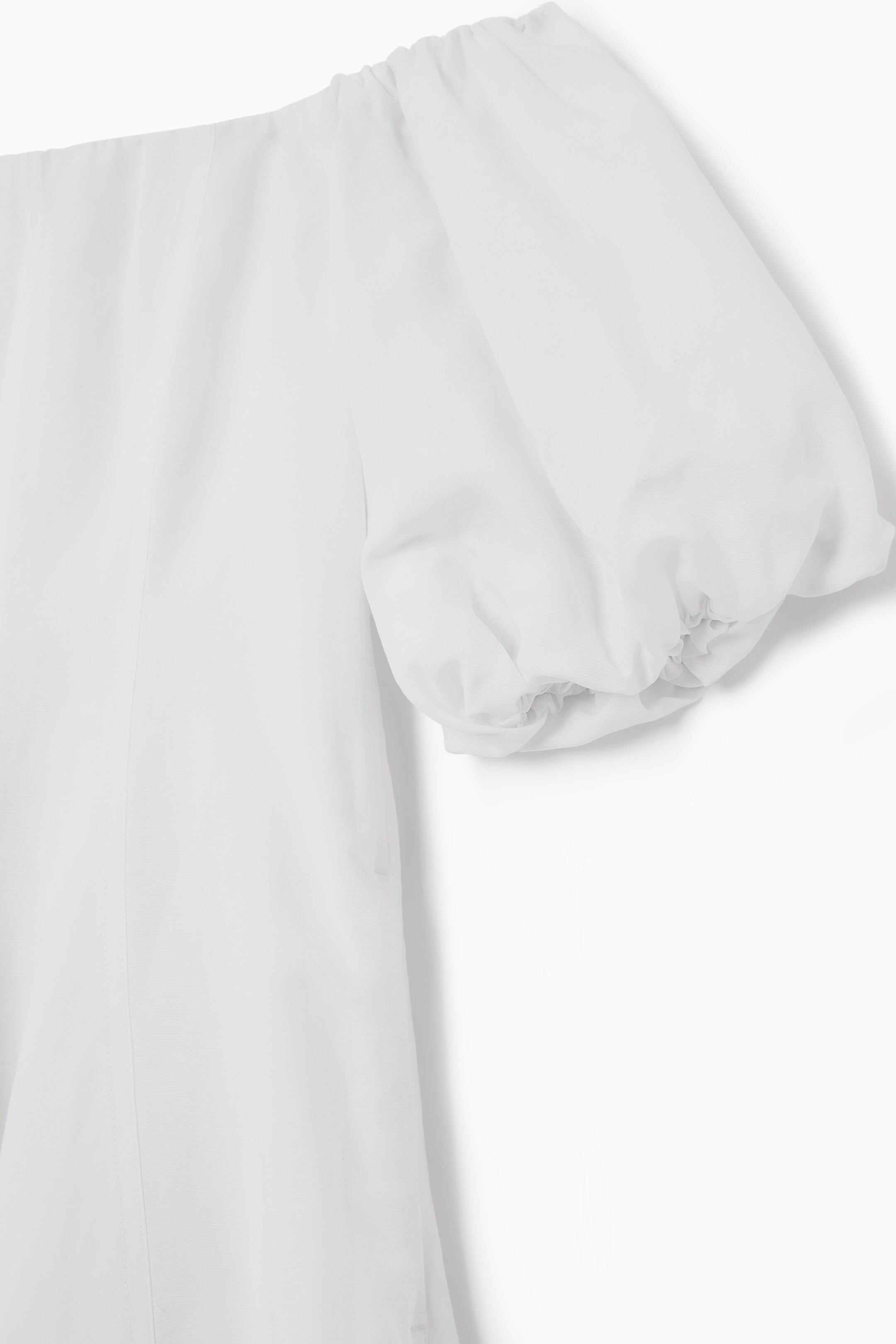 Grösseres Bild ansehen: SCHULTERFREIES MIDIKLEID MIT PUFFÄRMELN - WEISS - DAMEN | H&M CH 2
