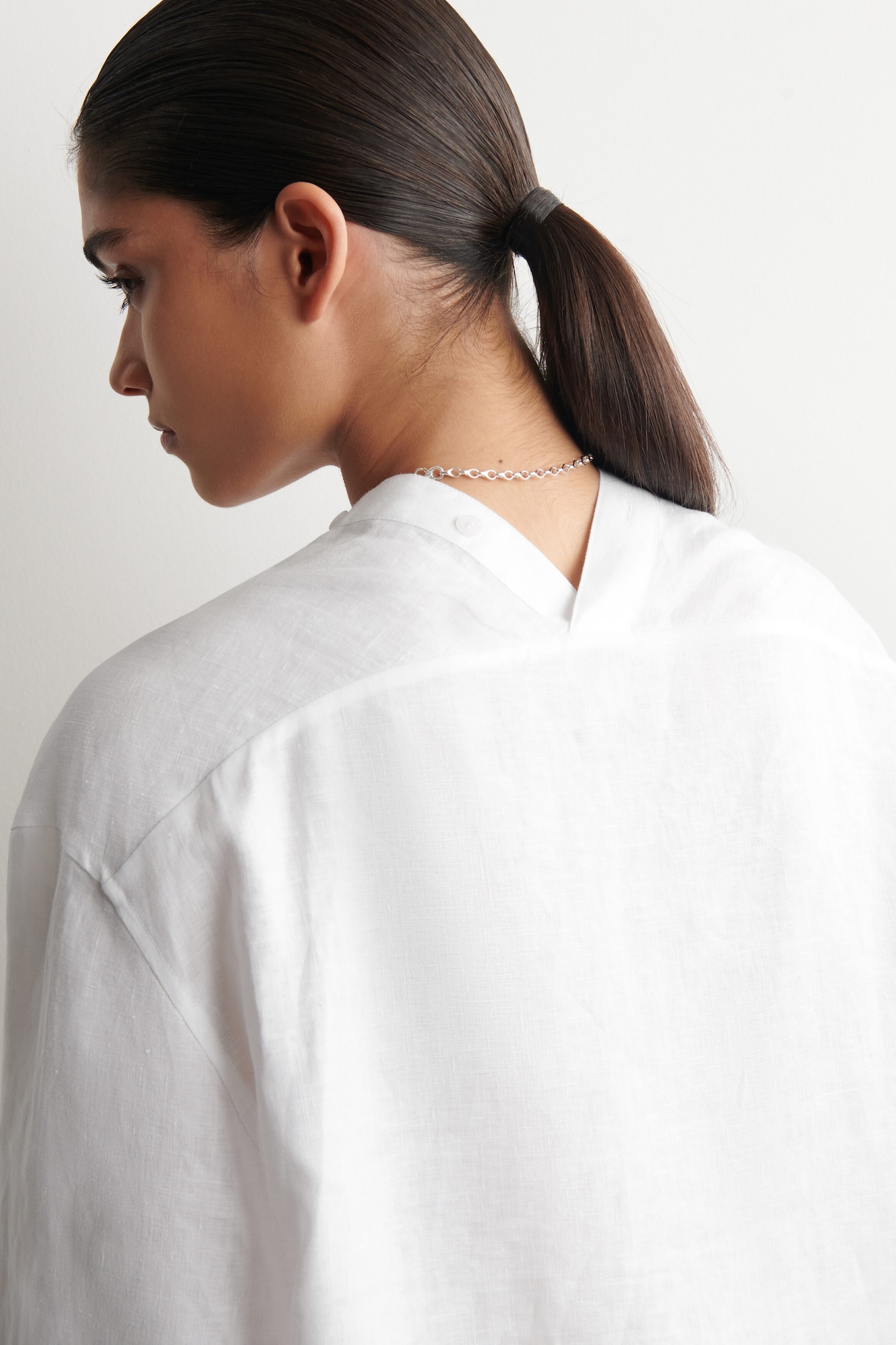 BUTTON-DETAIL LINEN V-NECK SHIRT — WHITE
