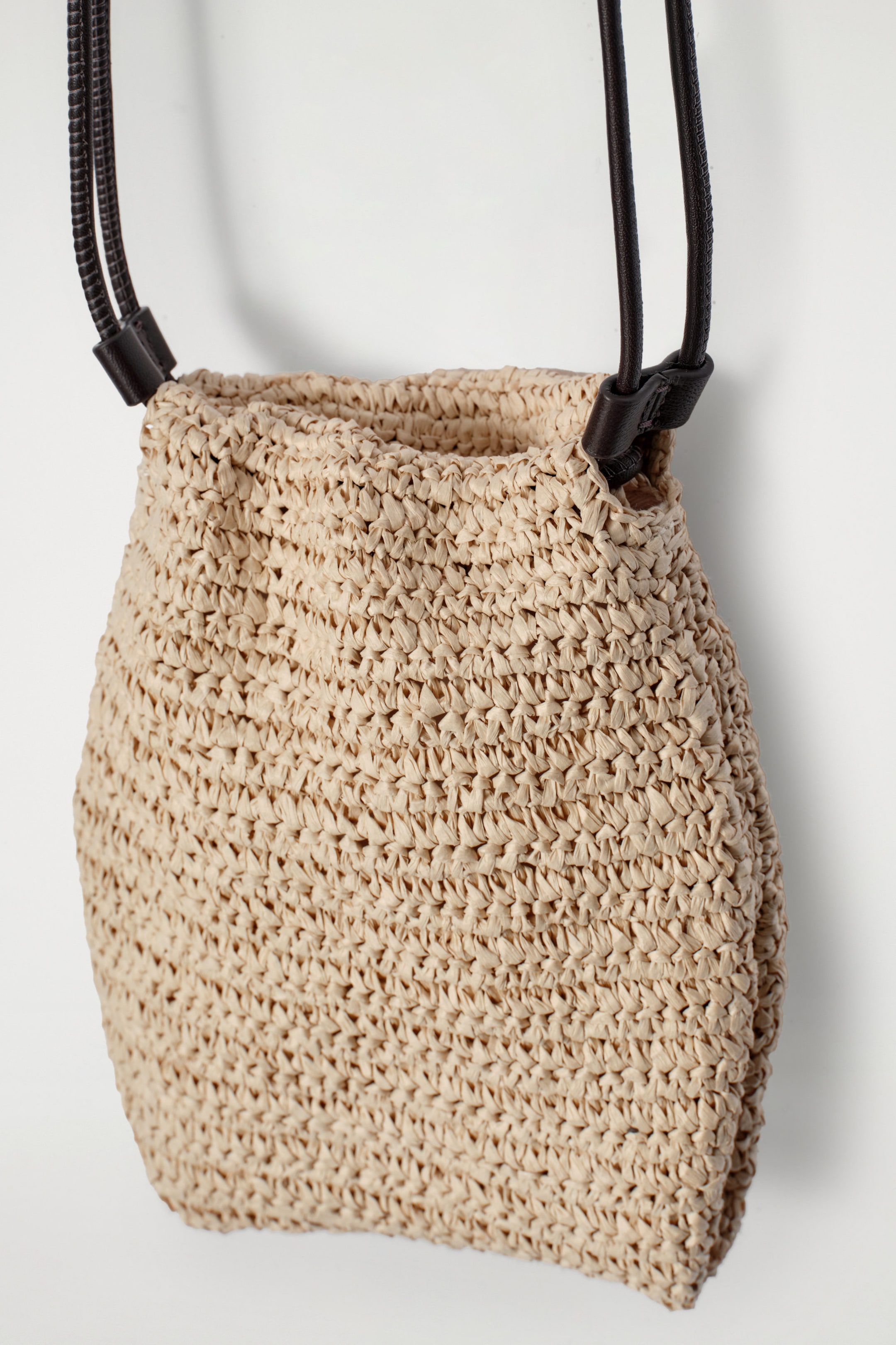 DRAWSTRING PHONE POUCH - STRAW