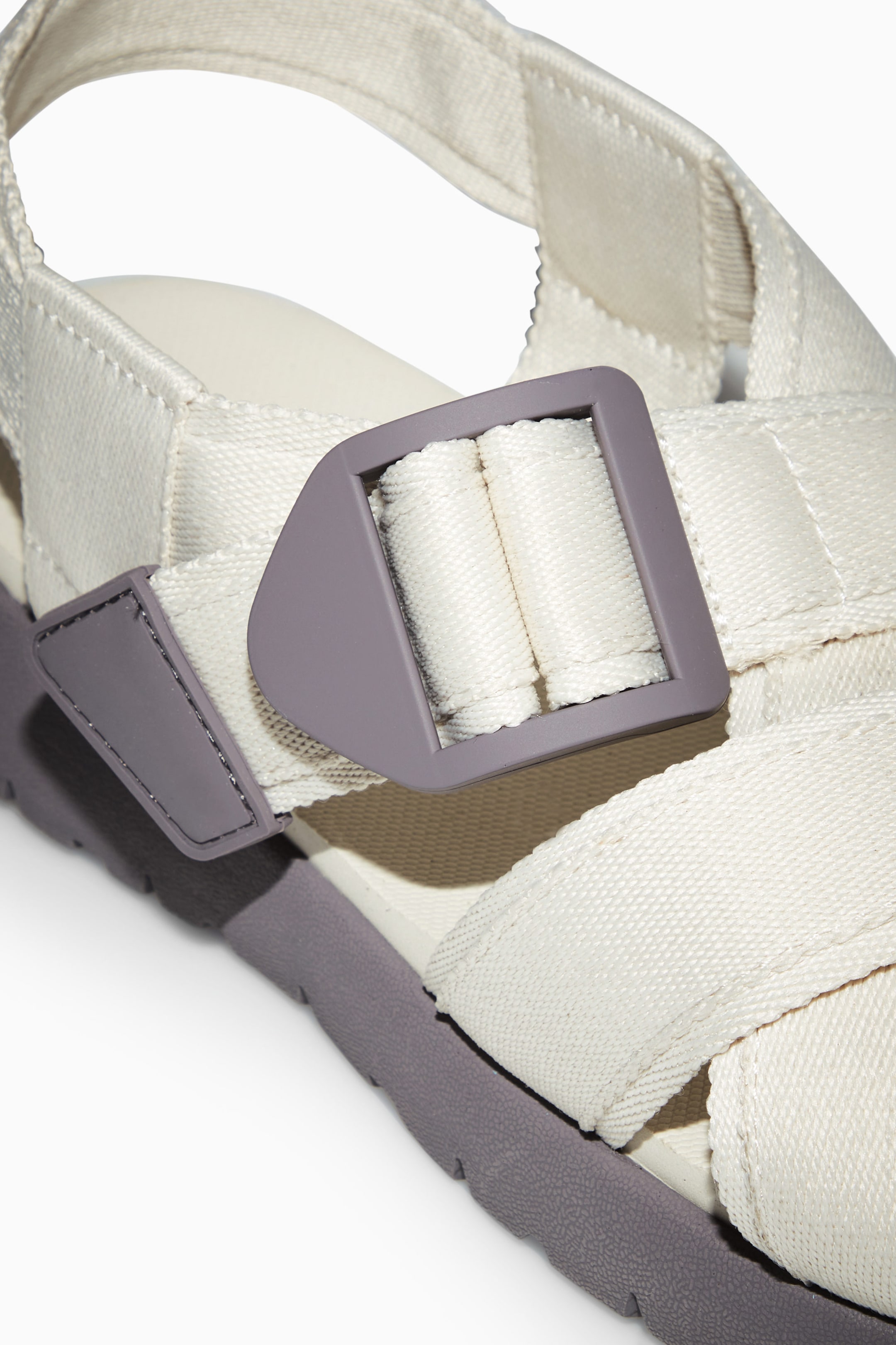 StillMedia/DescriptiveDetail