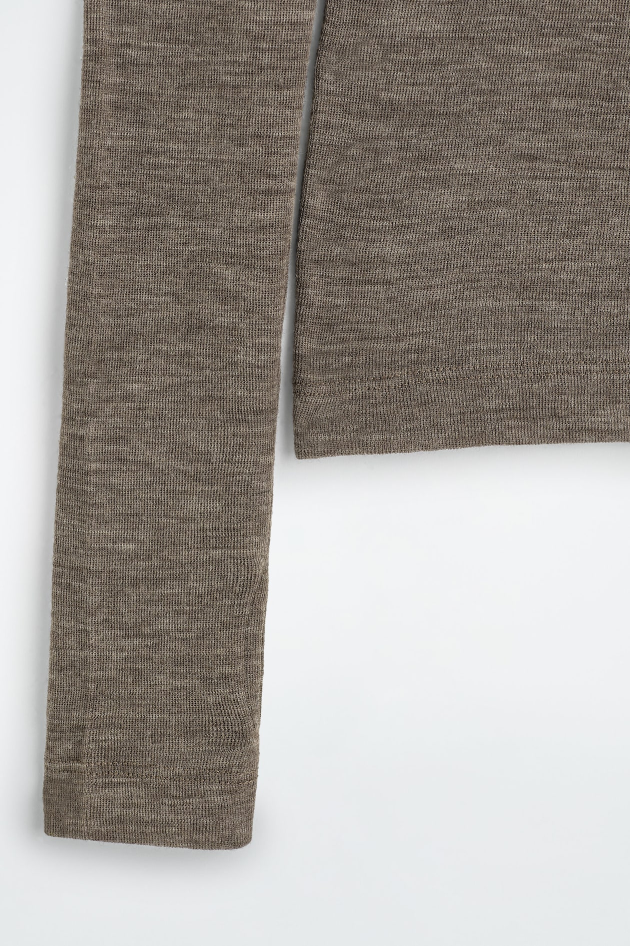 MERINO WOOL TURTLENECK TOP — DARK BEIGE
