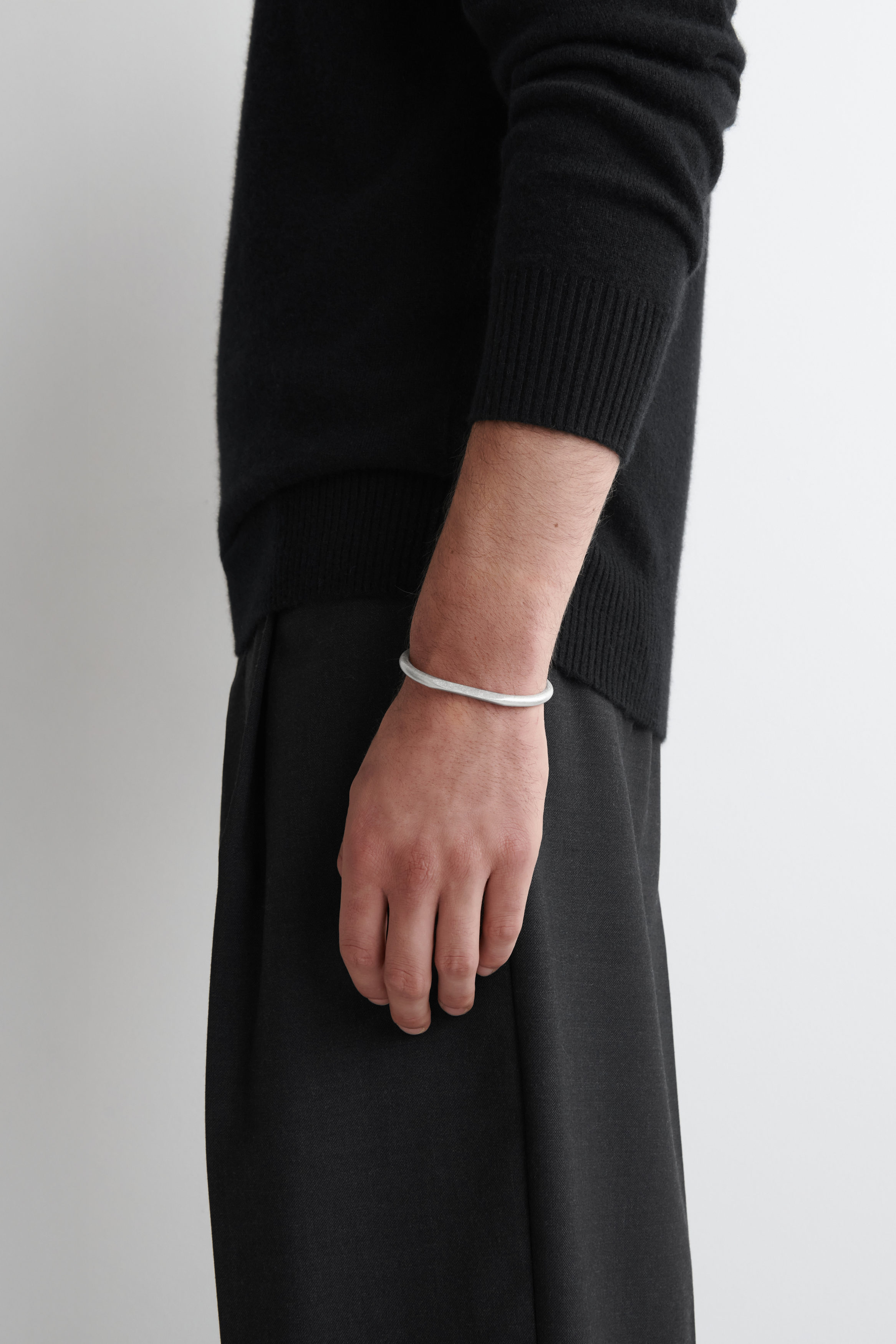 FACETED CUFF - SILVER | COS US