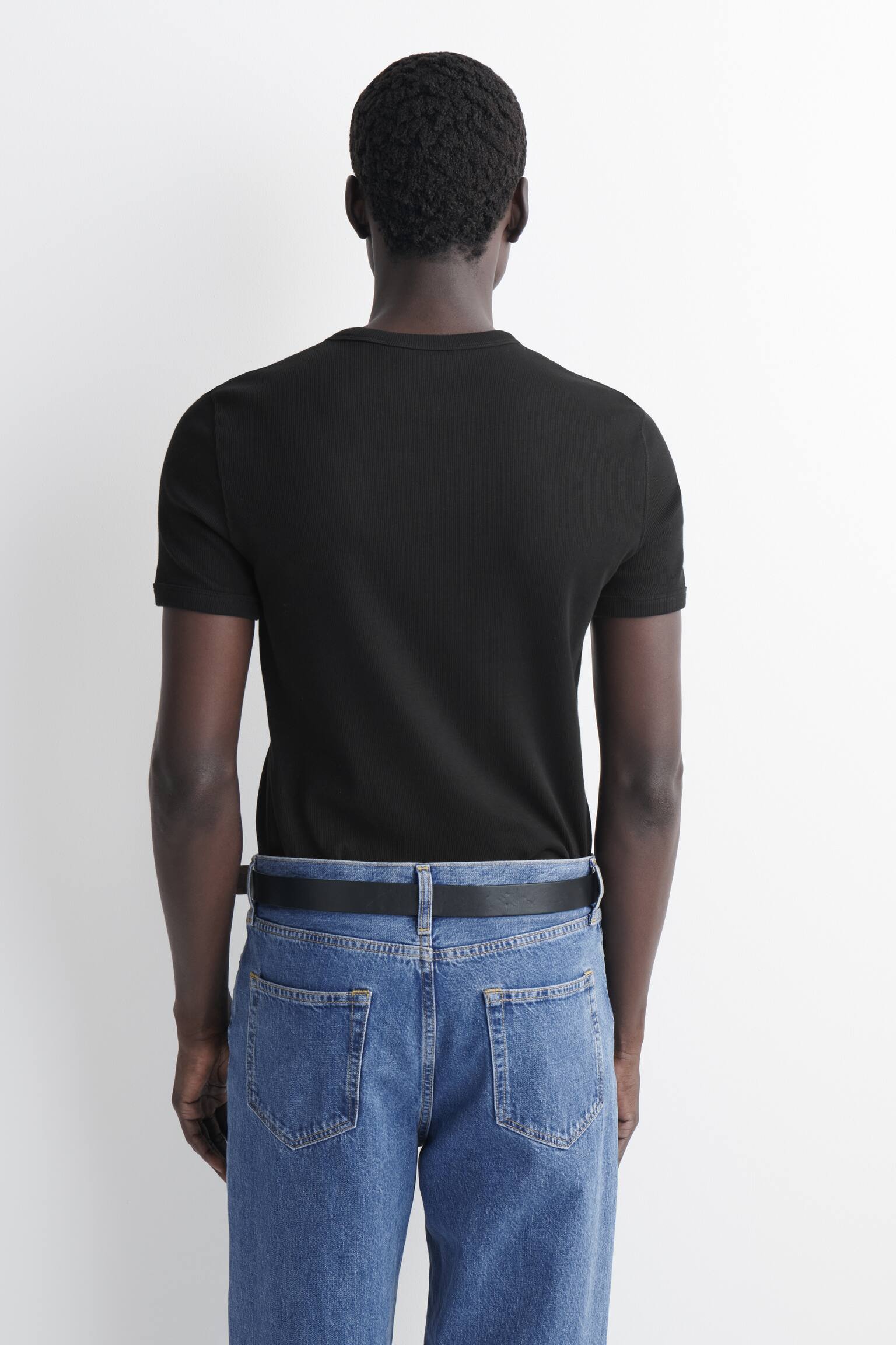 SCHMAL GESCHNITTENES GERIPPTES BAUMWOLL-T-SHIRT-SCHWARZ - 5