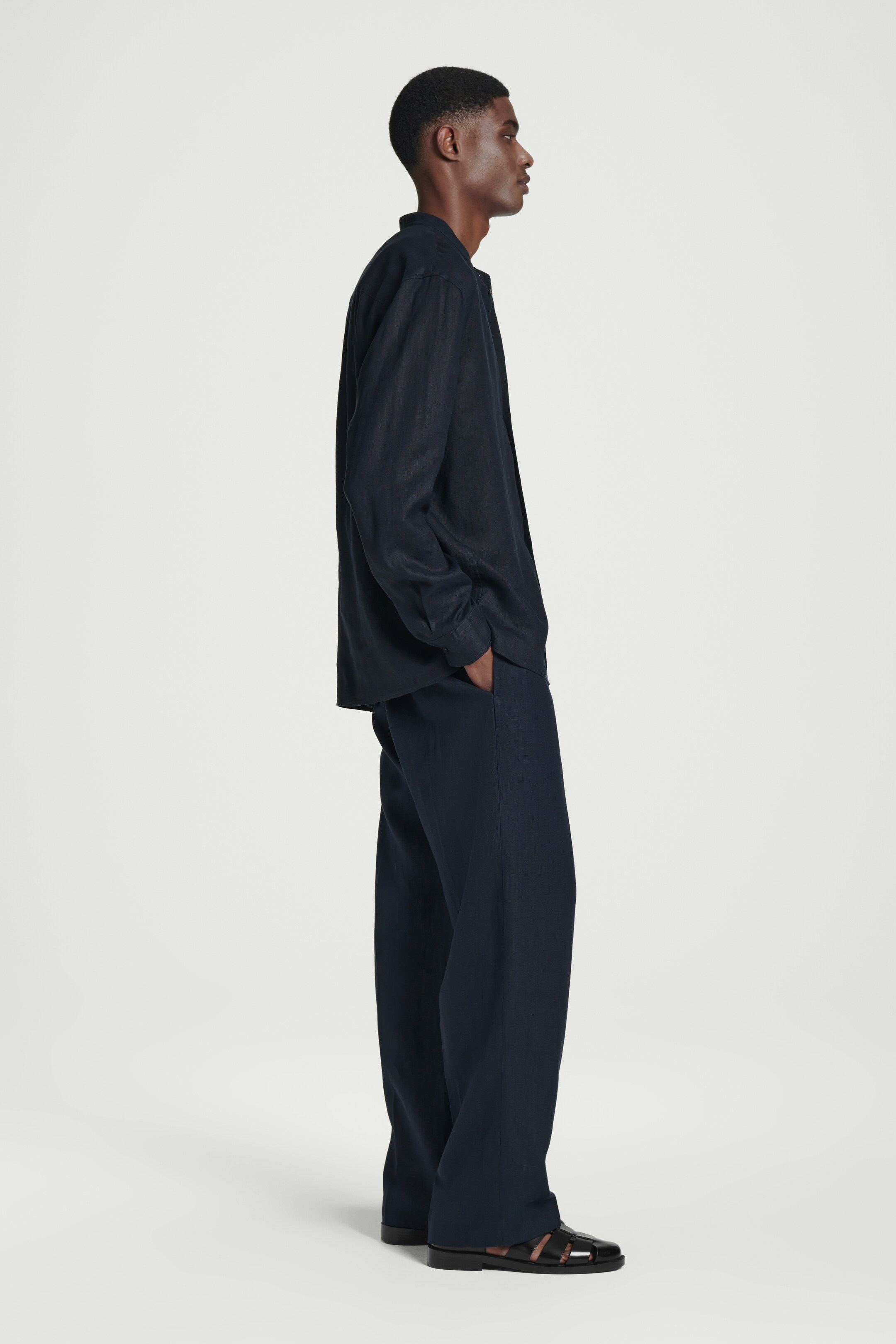 Agrandir l'image: CHEMISE À COL OFFICIER EN LIN - BLEU MARINE - HOMME | H&M CH 2