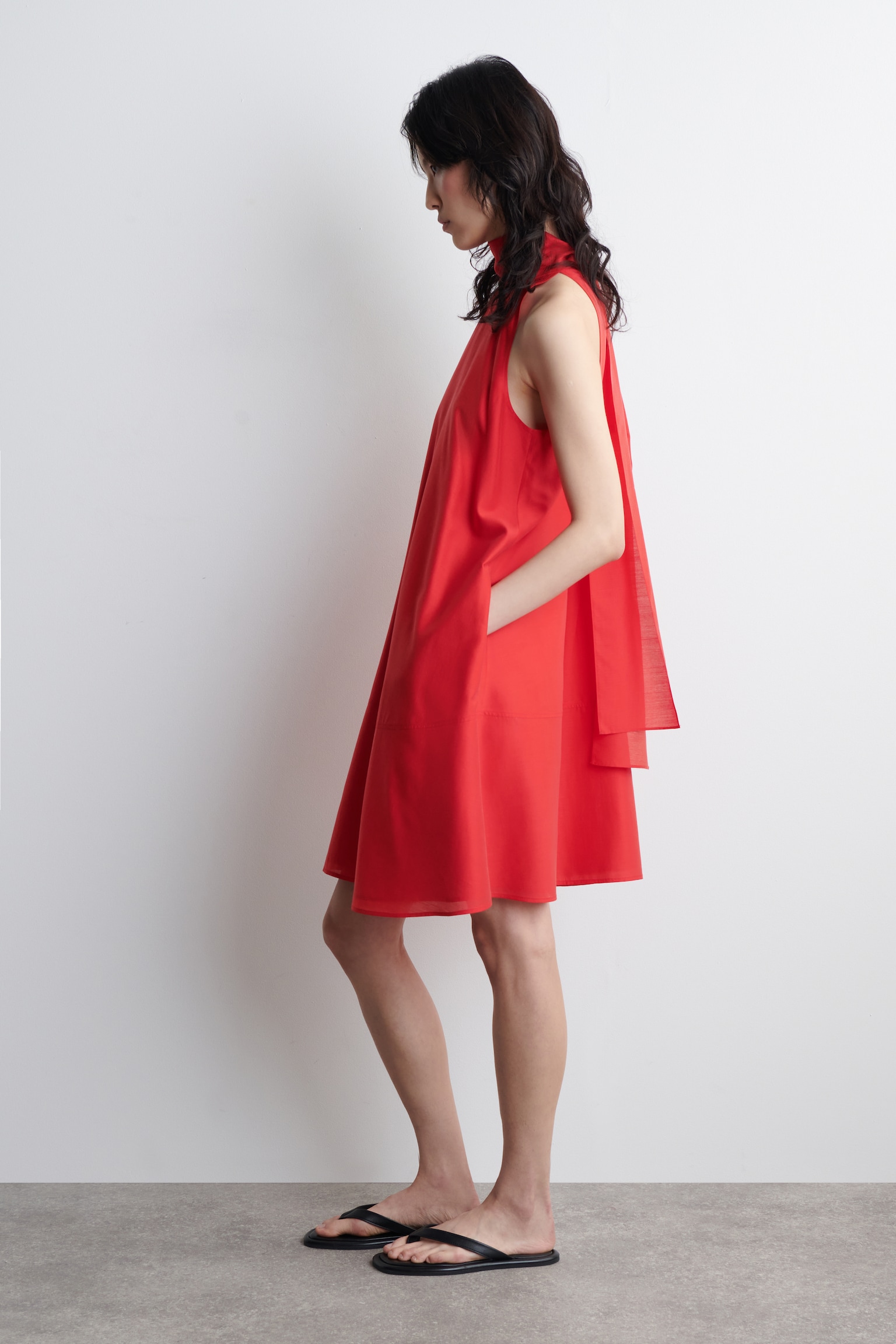 FLUID HALTERNECK MINI DRESS - RED - 3
