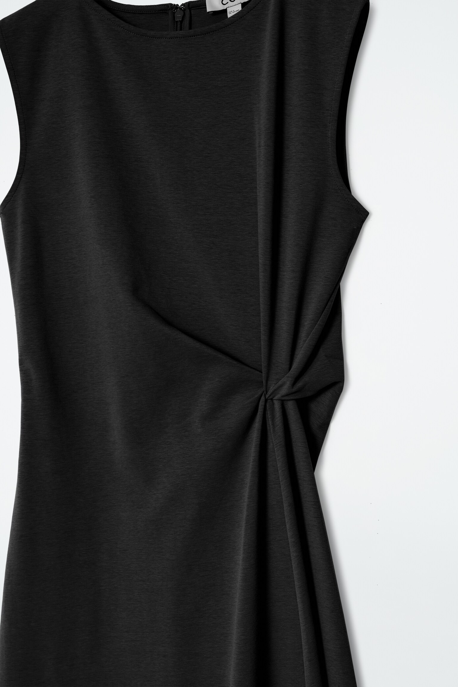 ROBE COURTE À DÉTAIL TORSADÉ - NOIR/ROUGE/VERT - 4