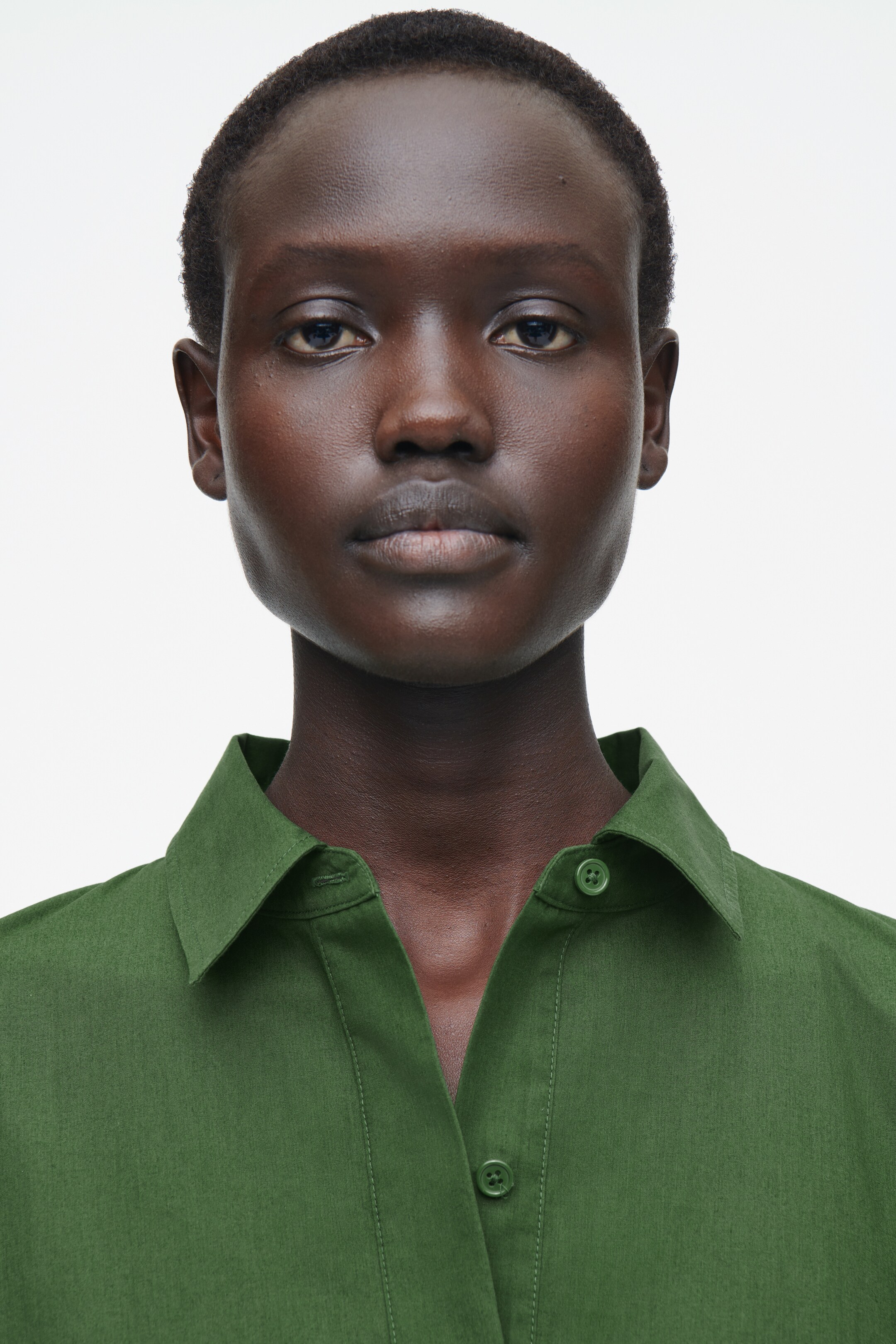 Visa större bild: A-LINJESKUREN LÅNGÄRMAD SKJORTKLÄNNING - GRÖN - DAM | H&M SE 5