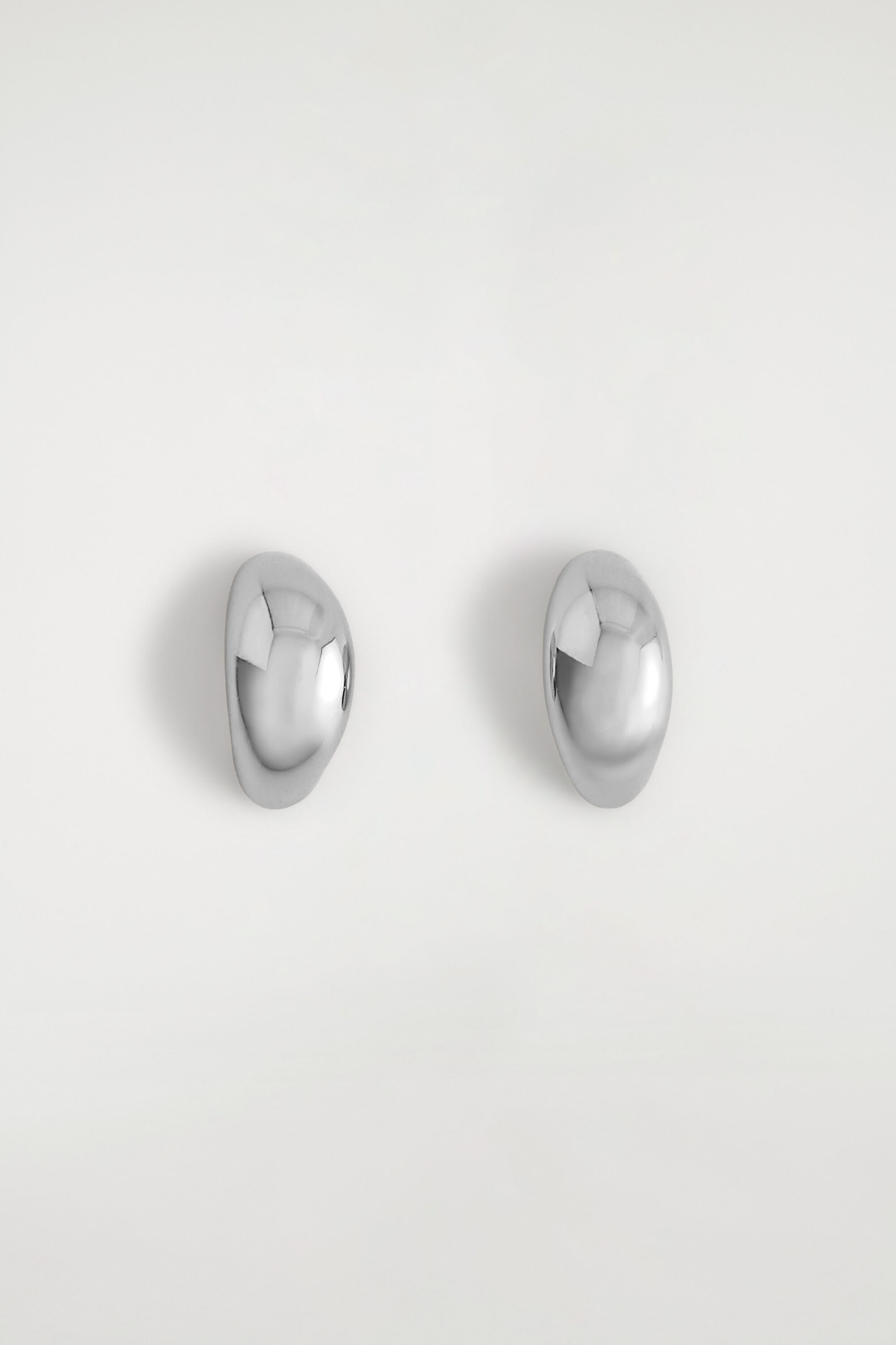 SCULPTURAL HALF-HOOP EARRINGS