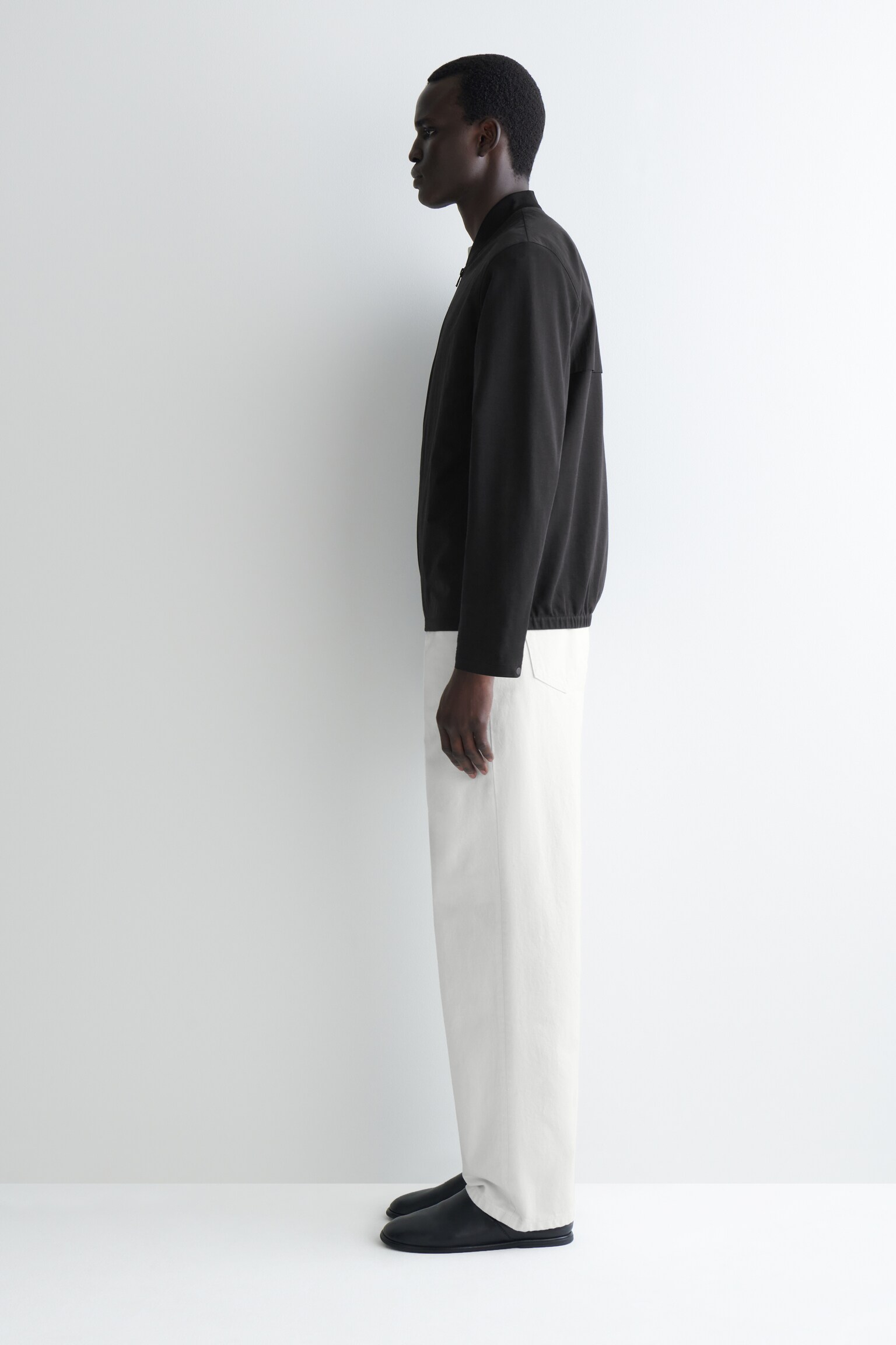 CHAQUETA BOMBER CON PANELES DE NAILON - NEGRO/MARRÓN GRISÁCEO - 4