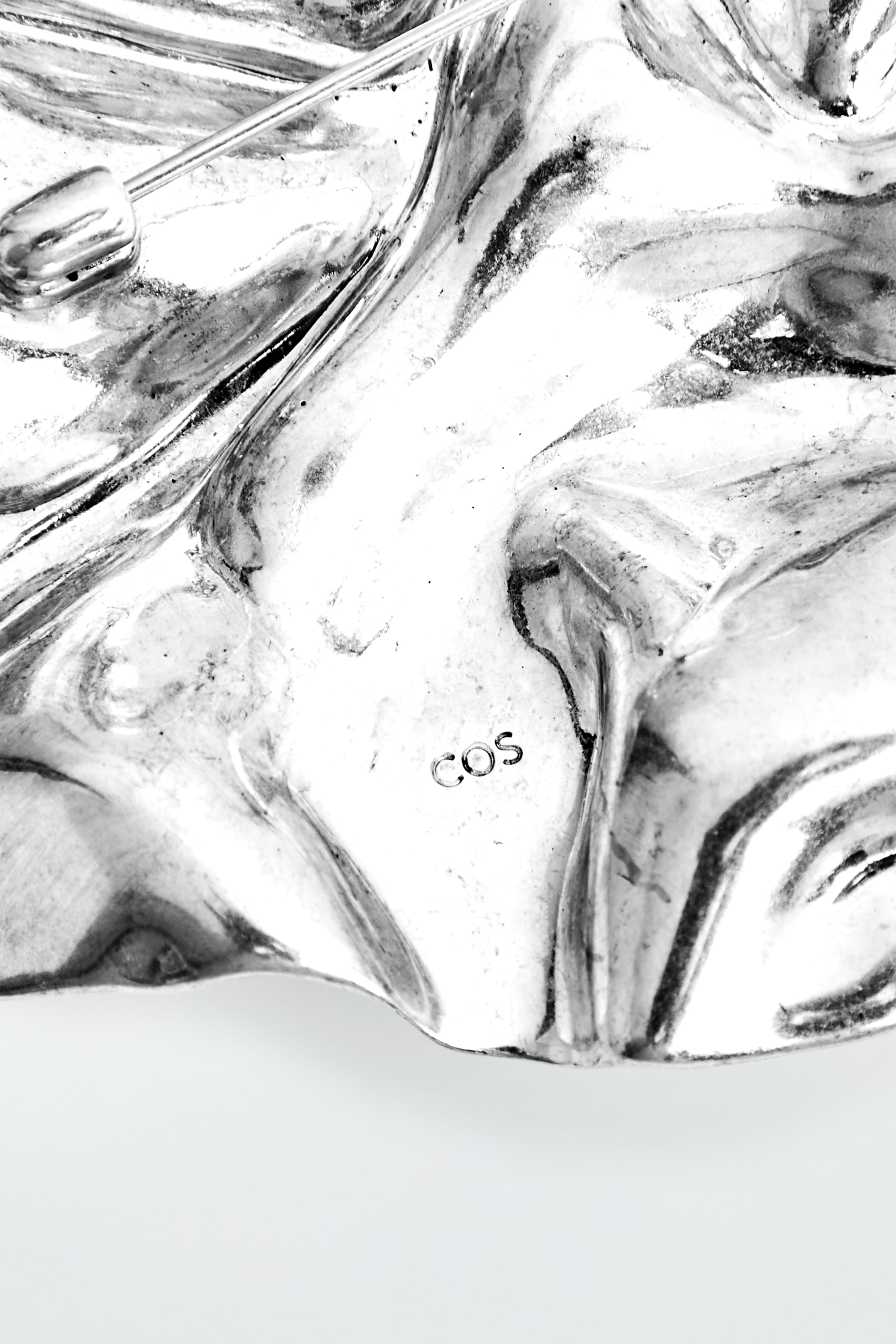 Vis større bilde: SCRUNCHED BROOCH - SILVER - DAME | H&M NO 4
