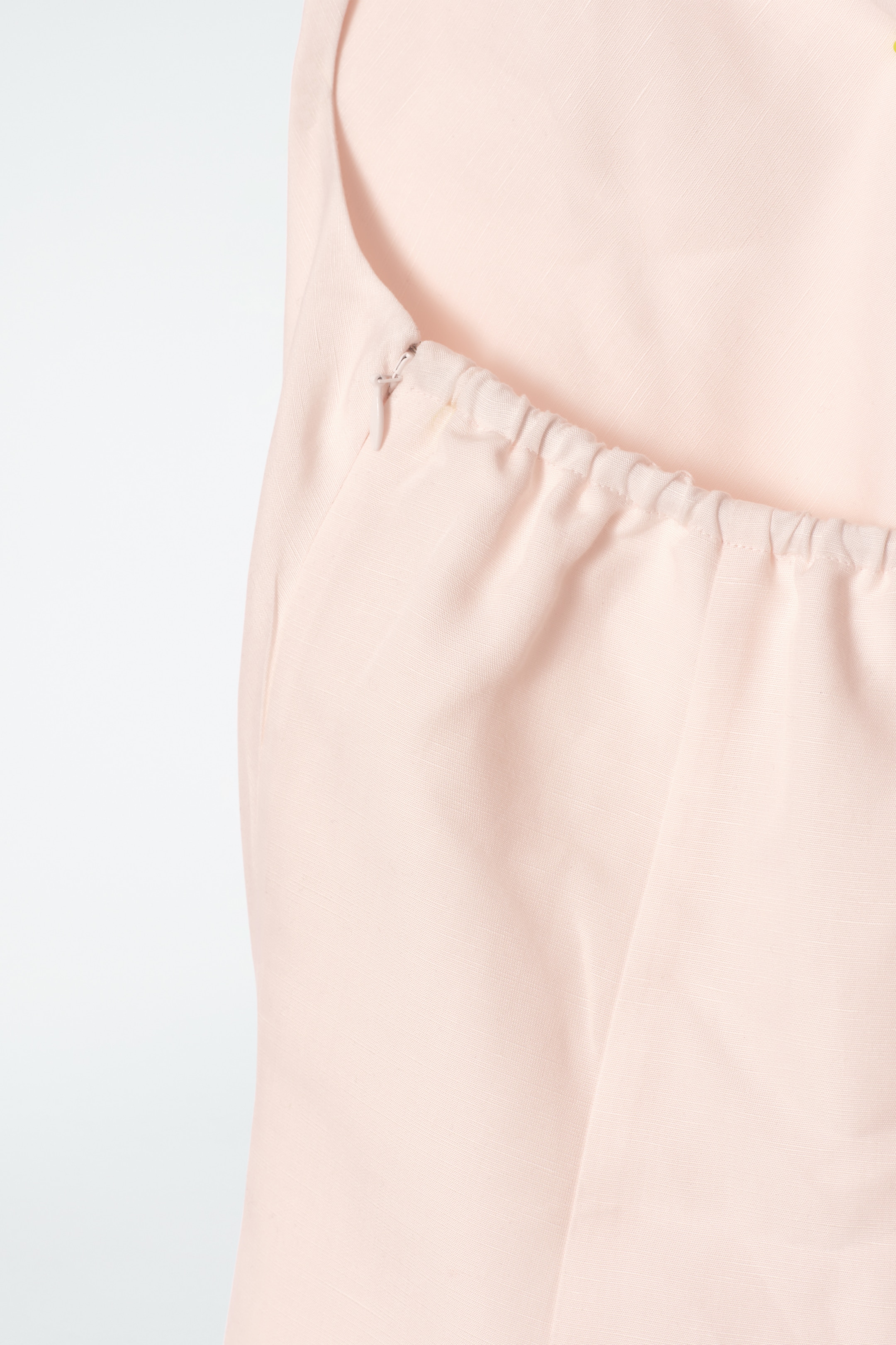 Se større billede: TOP I HØRBLEND MED SNOET HALTERNECK - LYSERØD - DAME | H&M DK 9