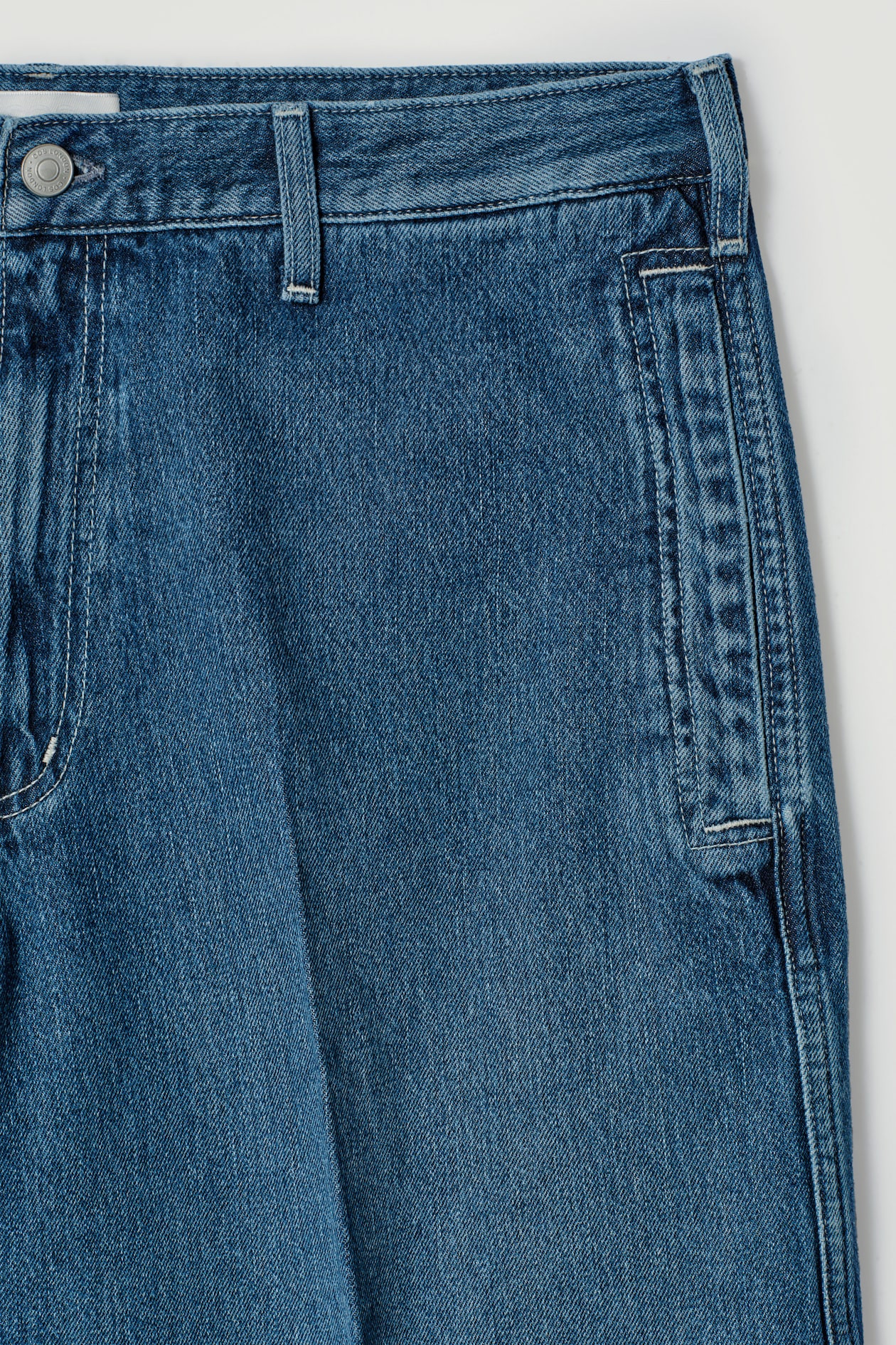 RELAXED LIGHTWEIGHT DENIM SHORTS — BLUE
