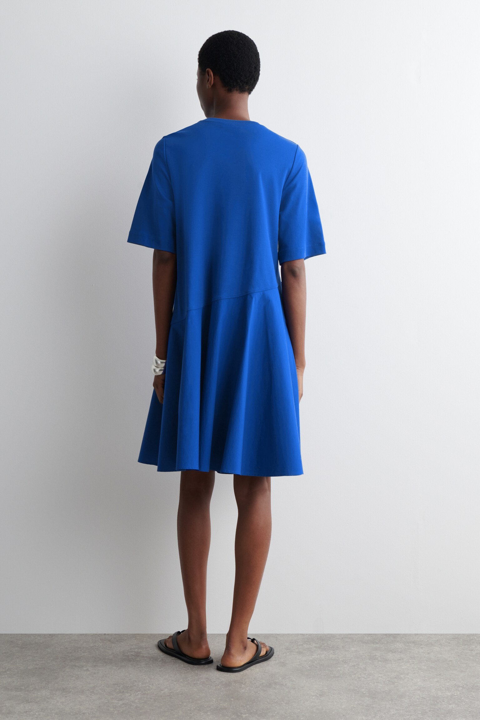 VESTIDO CAMISETA CORTO ASIMÉTRICO - COBALTO/NEGRO/PISTACHO - 4
