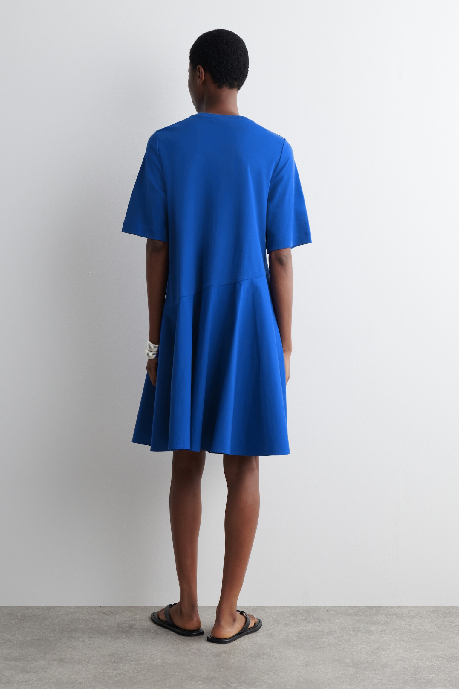 VESTIDO CAMISETA CORTO ASIMÉTRICO - COBALTO/PISTACHO/NEGRO - 5