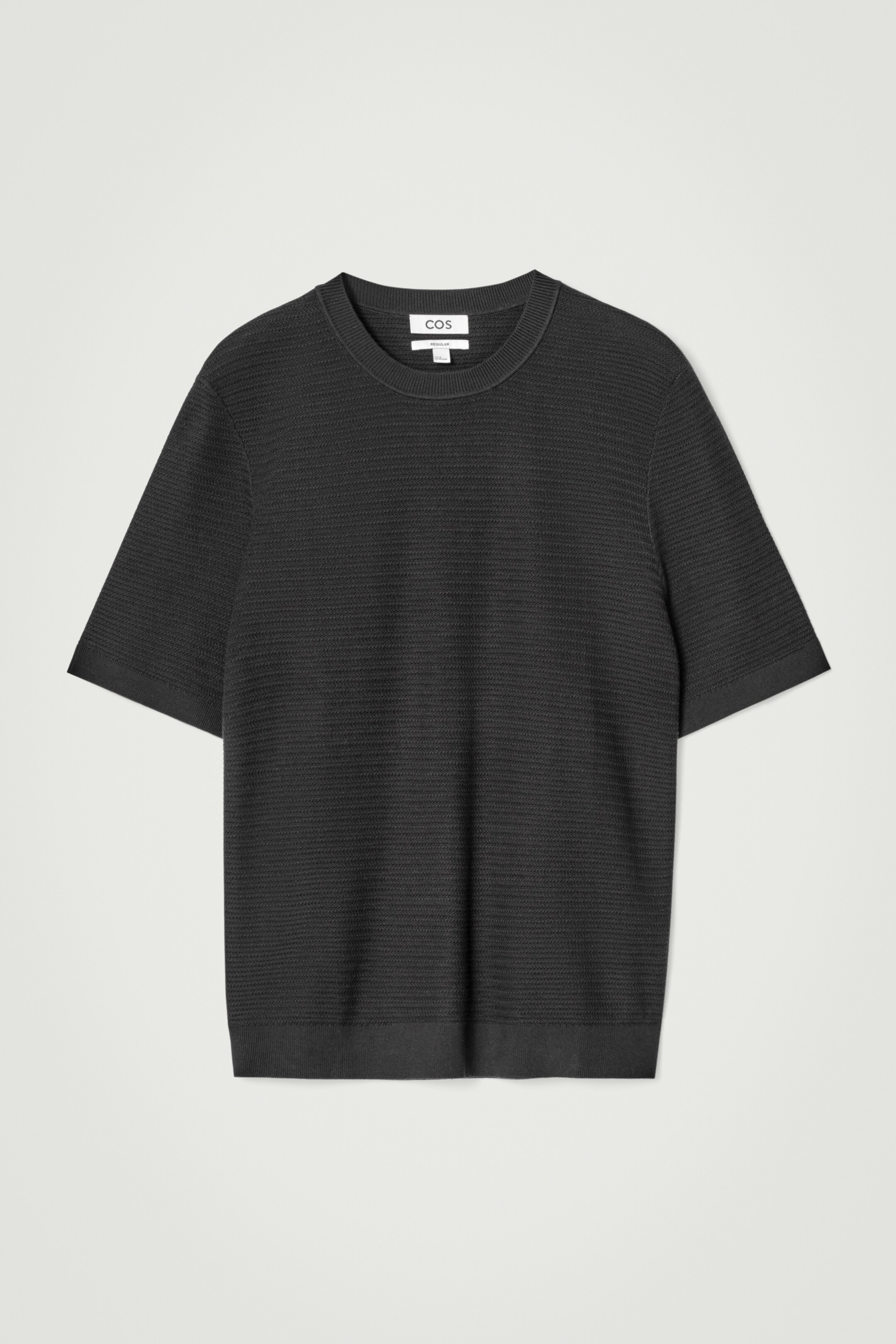 Agrandir l'image: T-SHIRT EN MAILLE DE COTON TEXTURÉE - NOIR - HOMME | H&M CH 6