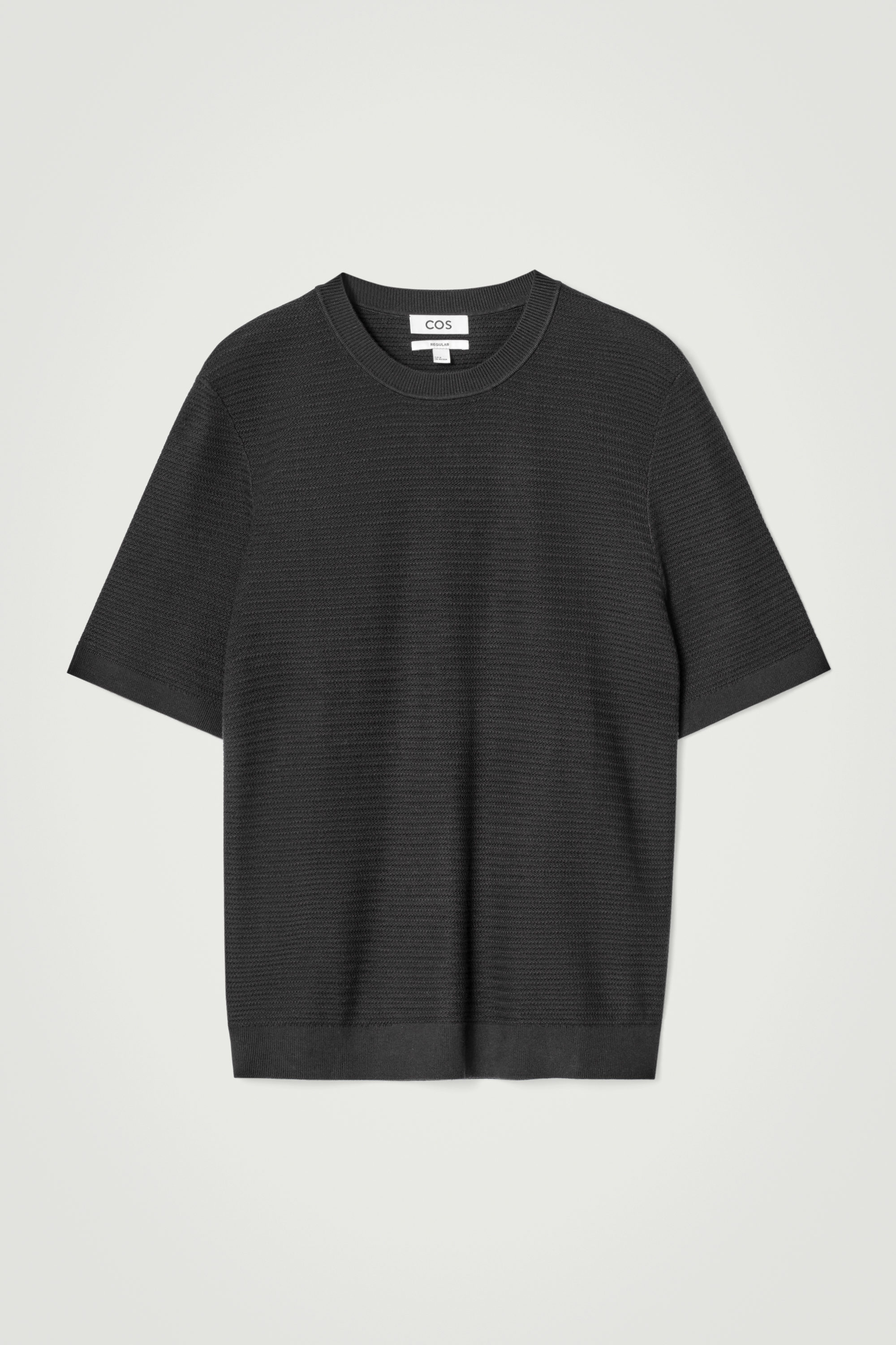 REGULAR KNITTED HALF-ZIP POLO SHIRT - BLACK | COS