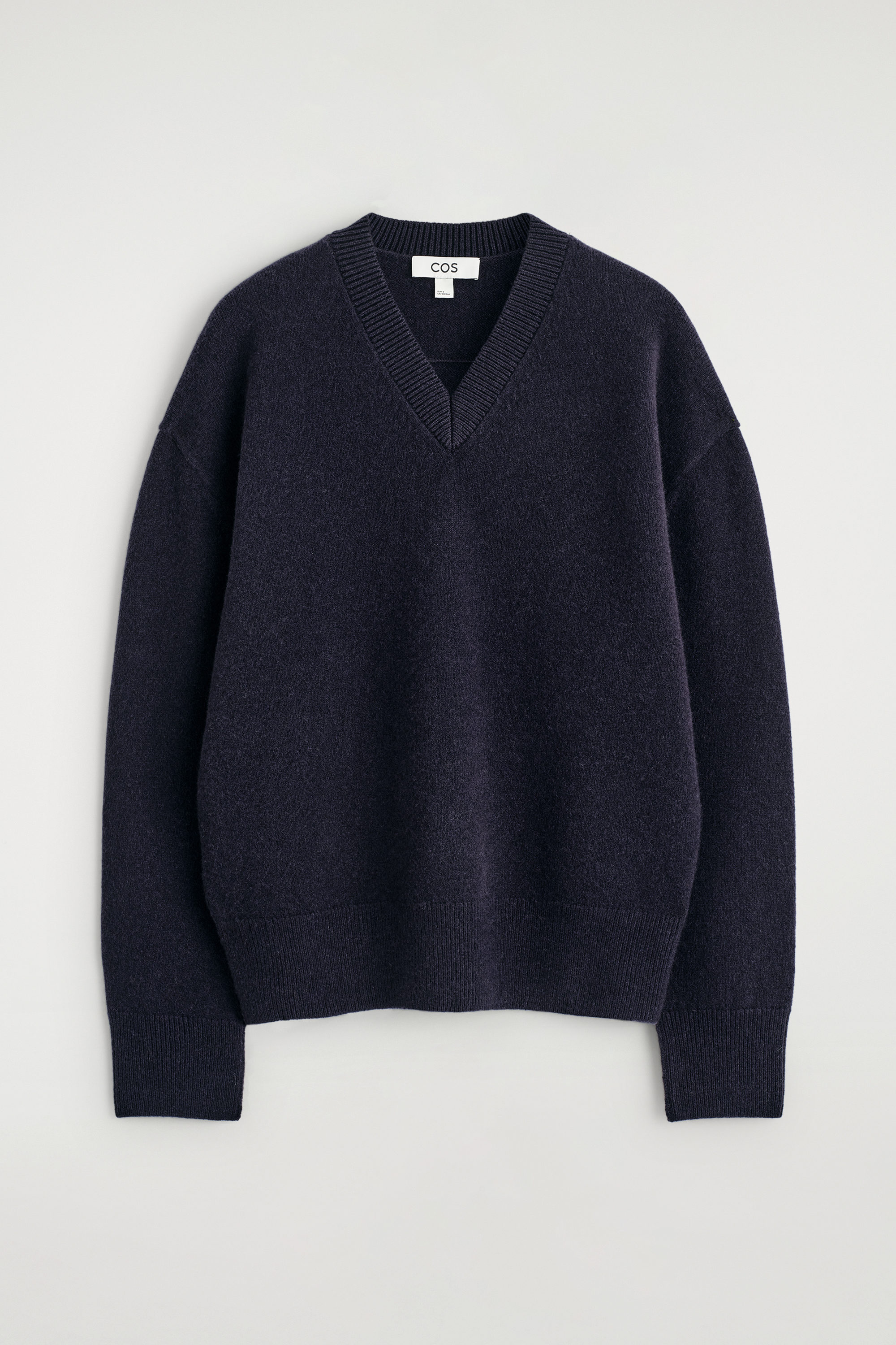 ROUNDED WOOL V-NECK JUMPER - NAVY | COS