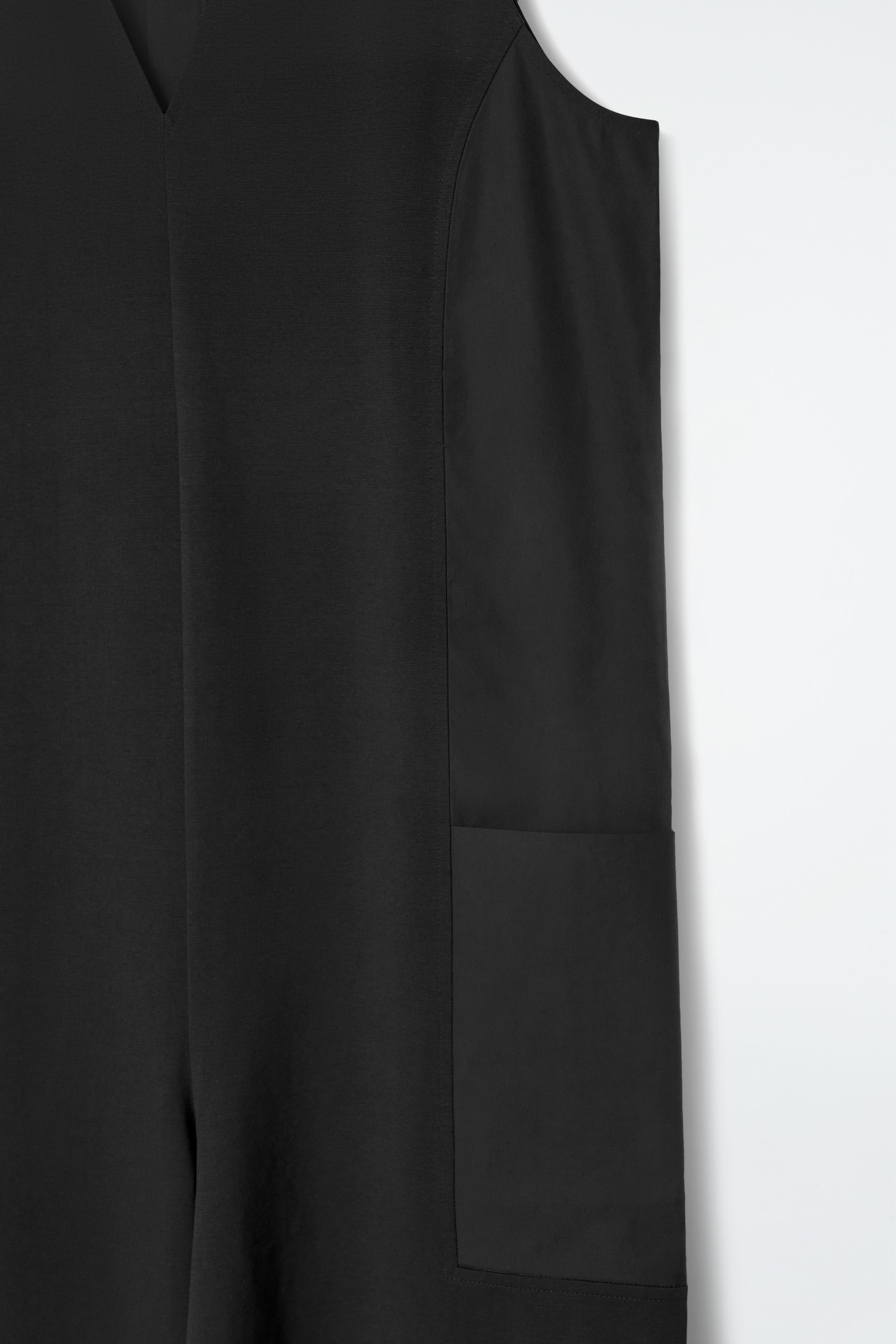 OVERSIZED V-NECK JUMPSUIT