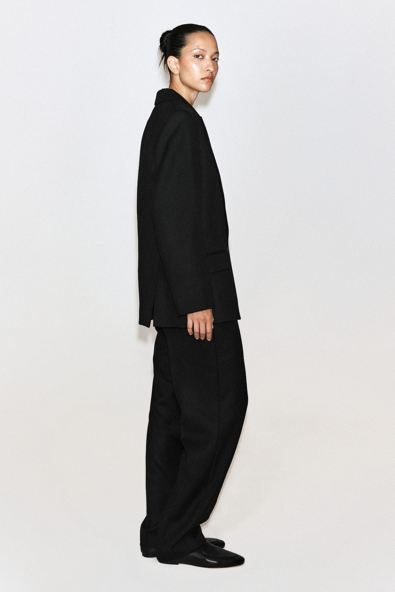 WAISTED TAILORED WOOL BLAZER — CARBON