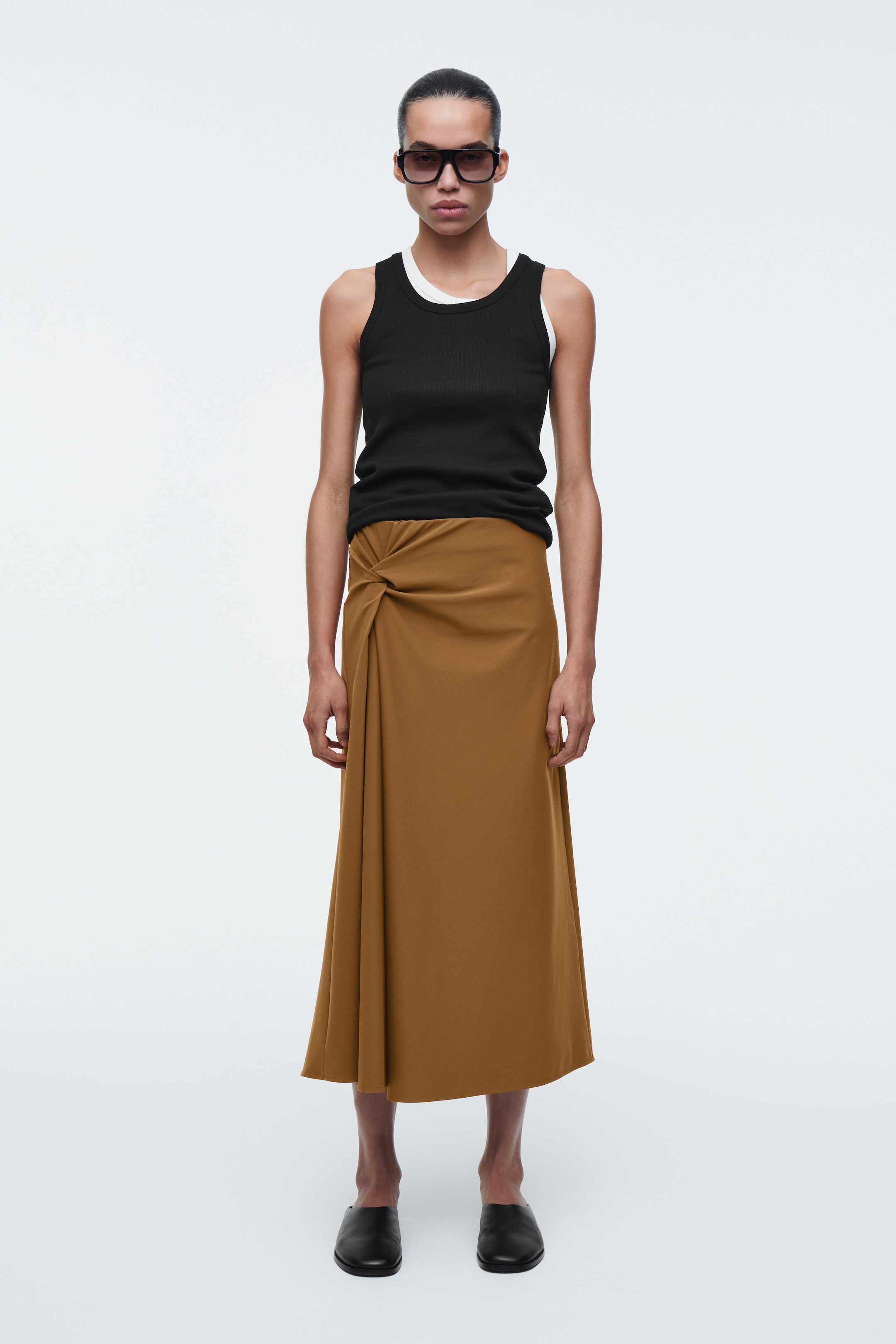 Zobrazit větší obrázek: MIDI SUKNĚ S DETAILY TWIST - HNĚDÝ - ŽENY | H&M CZ 2