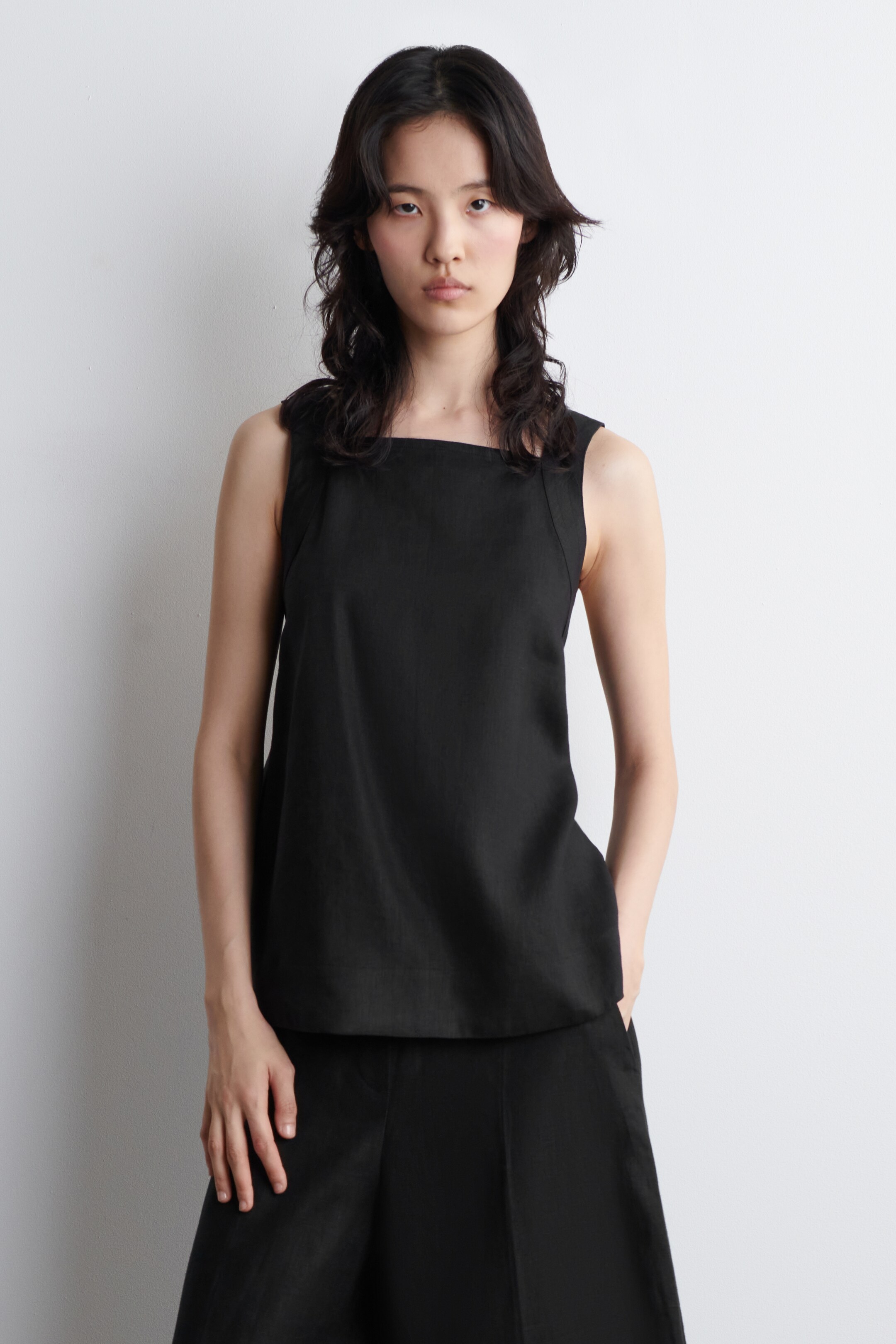 Vezi imaginea mai mare: BLUZĂ DIN IN CU LEGĂTURĂ LA SPATE - NEGRU - FEMEI | H&M RO 1