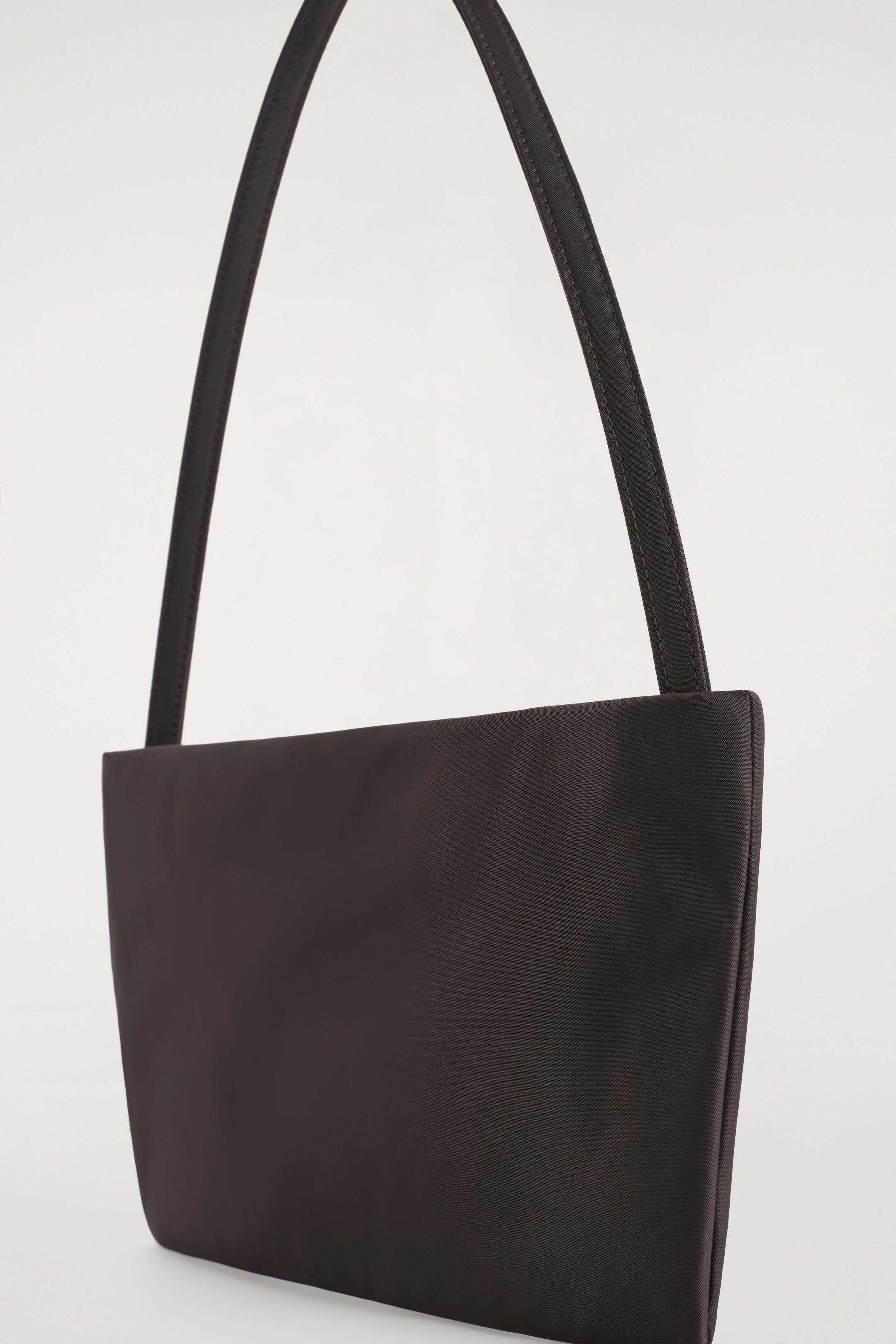 Agrandir l'image: SAC PORTÉ ÉPAULE ARCHIVE - NYLON - BRUN FONCÉ - FEMME | H&M BE 4