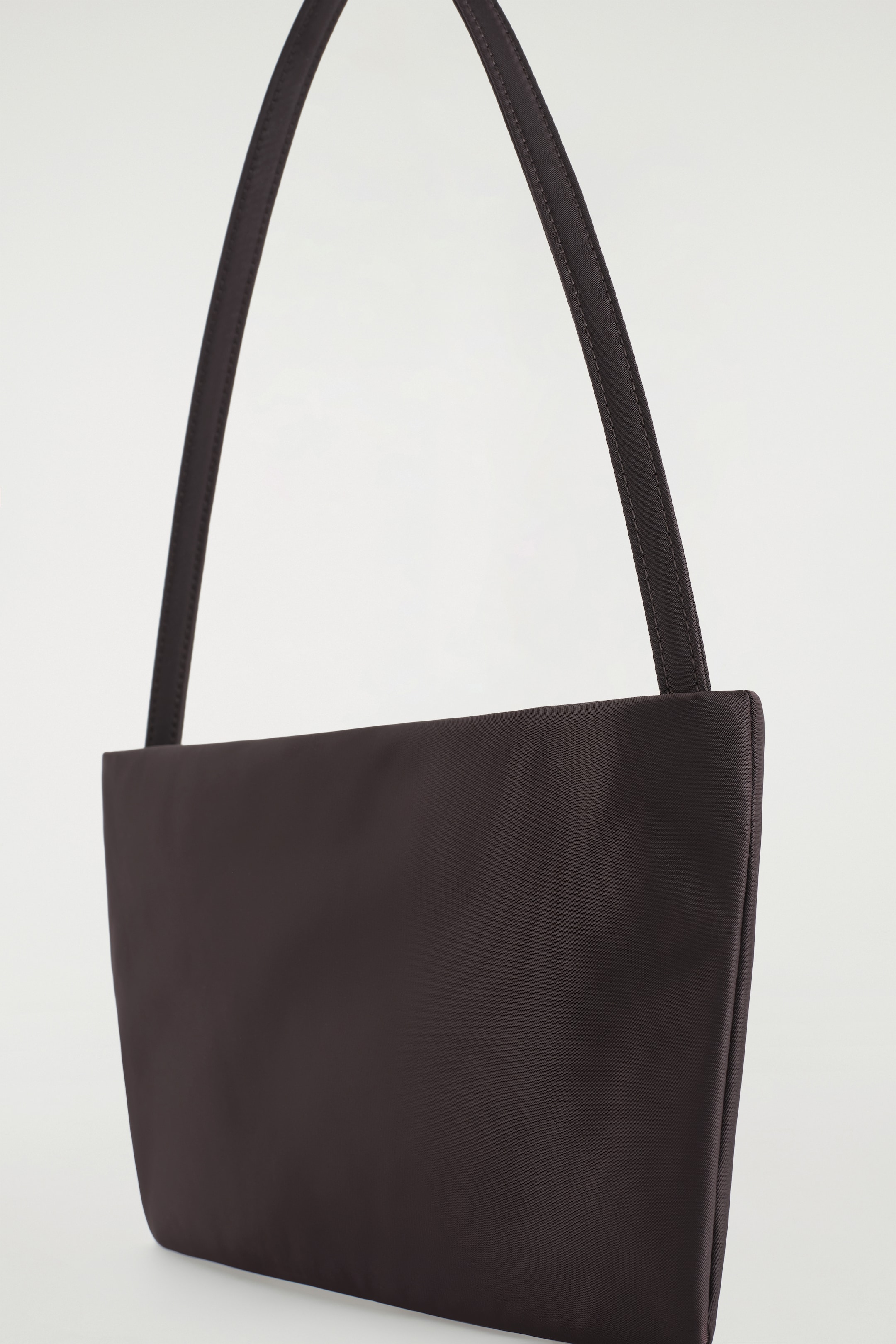 Grotere afbeelding bekijken: ARCHIEF SCHOUWERTAS - NYLON - DONKERBRUIN - DAMES | H&M BE 4