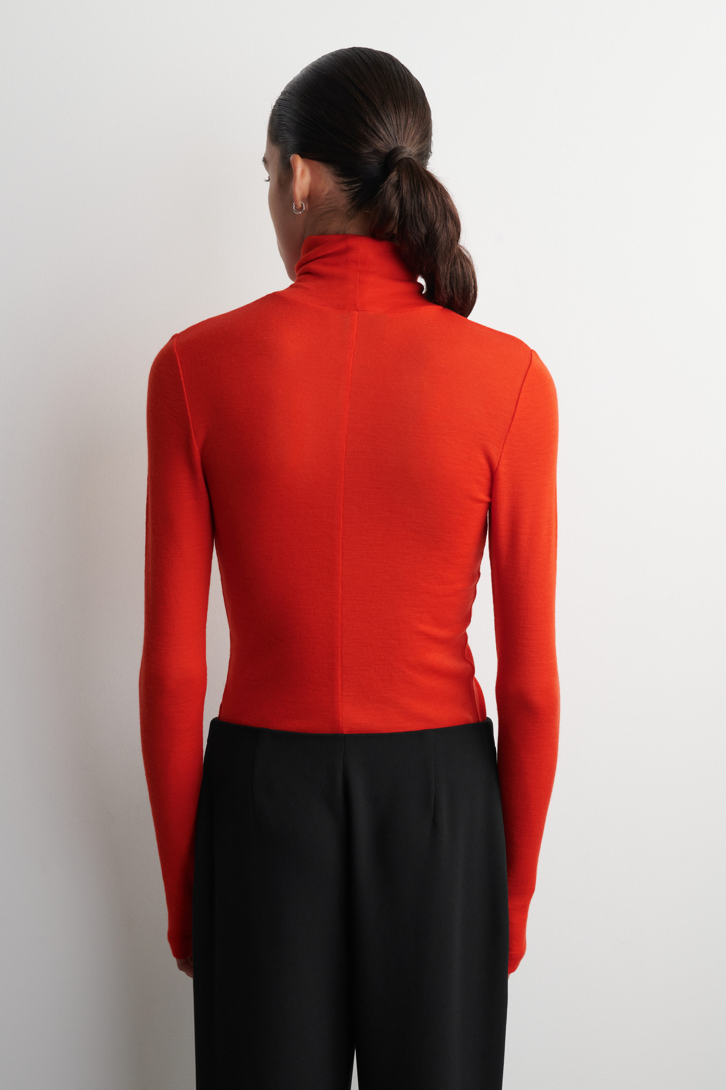 WOOL TURTLENECK TOP - ORANGE | COS US