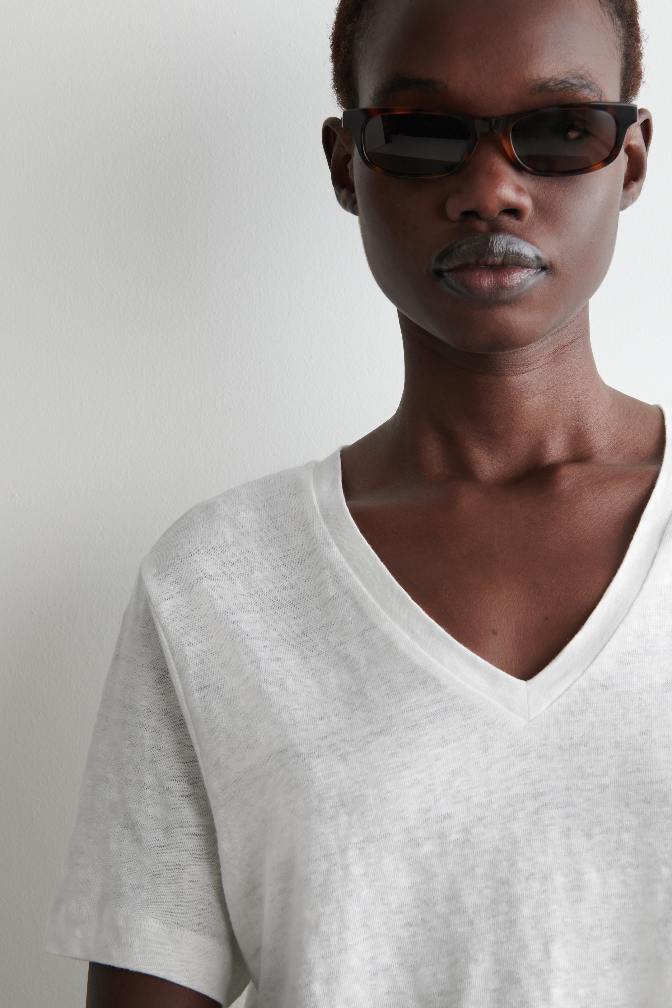 Größeres Bild ansehen: T-SHIRT AUS LEINEN MIT V-AUSSCHNITT - WEISS - Ladies | H&M DE 3