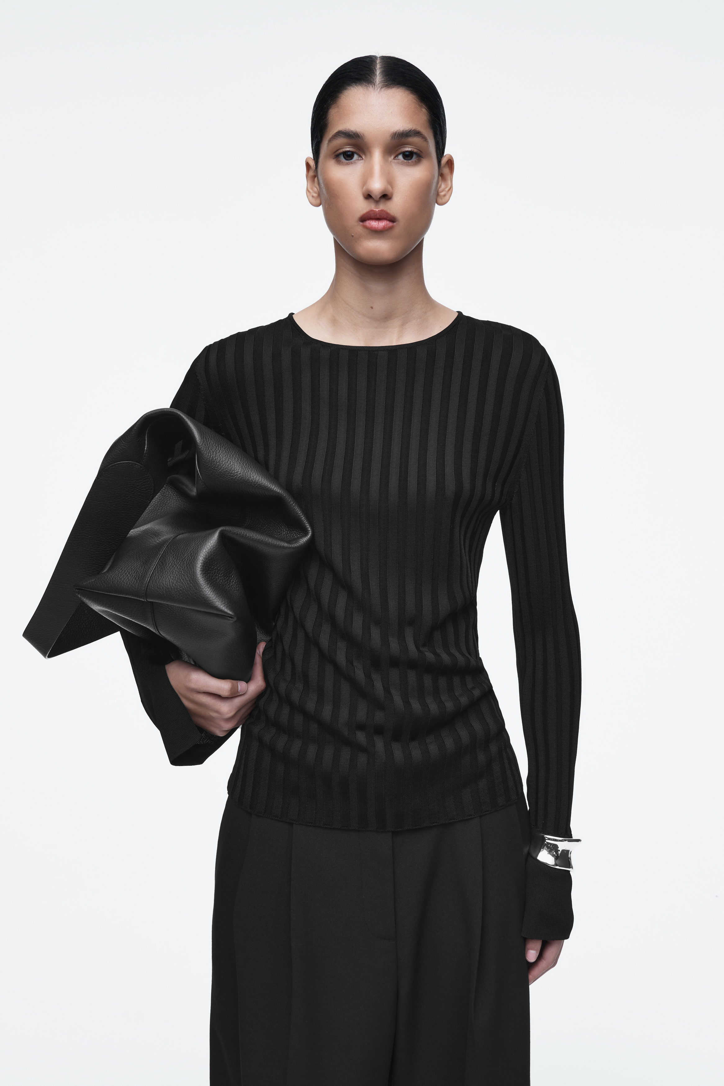 【ANGLAN】Ribless Long Sleeve Knit RIB-KNIT LONG-SLEEVED TOP - BLACK | COS