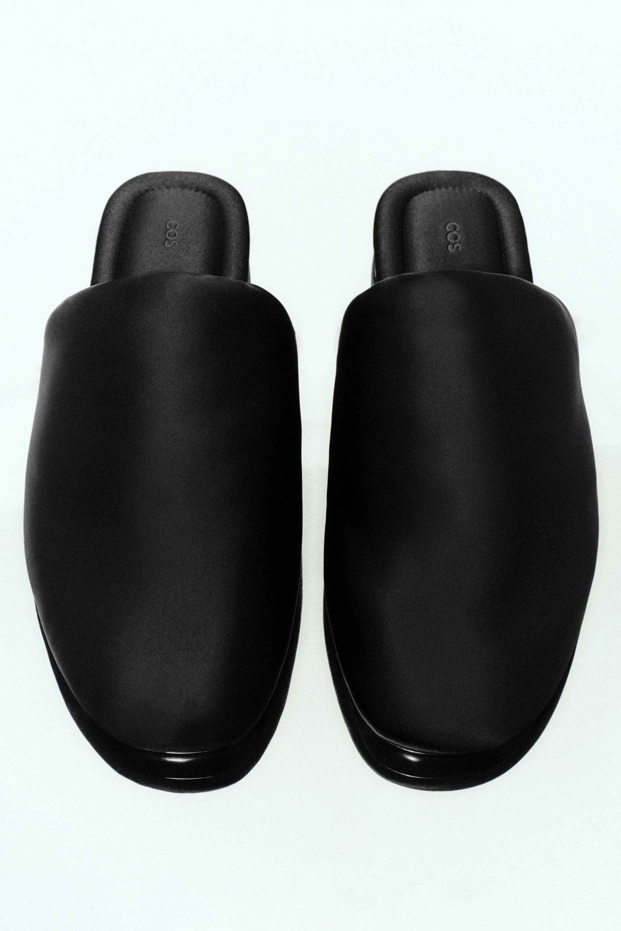 MULES REMBOURRÉES EN SATIN