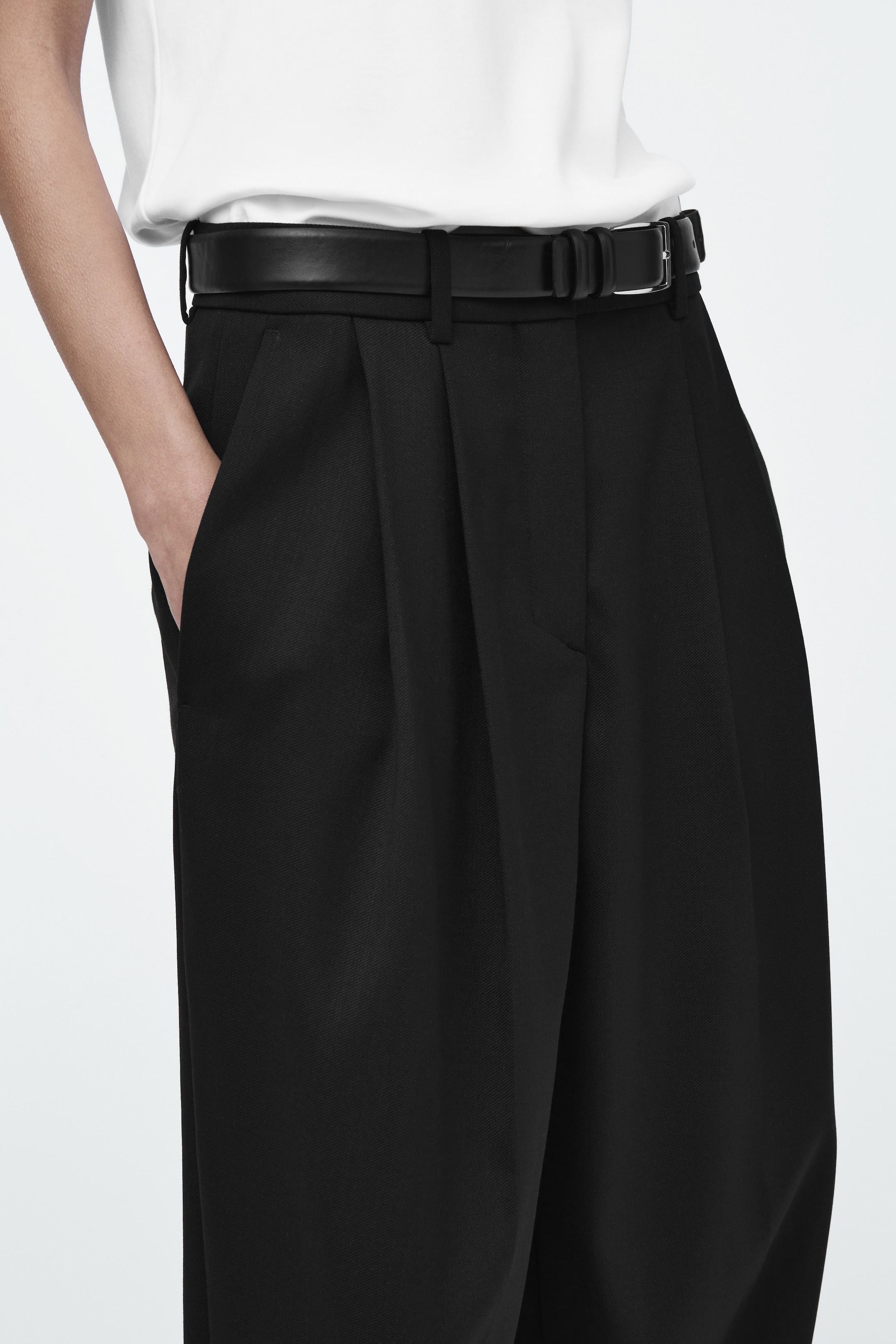Grösseres Bild ansehen: LOCKERE ELEGANTE WOLLHOSE MIT WEITEM BEIN - SCHWARZ - DAMEN | H&M CH 4