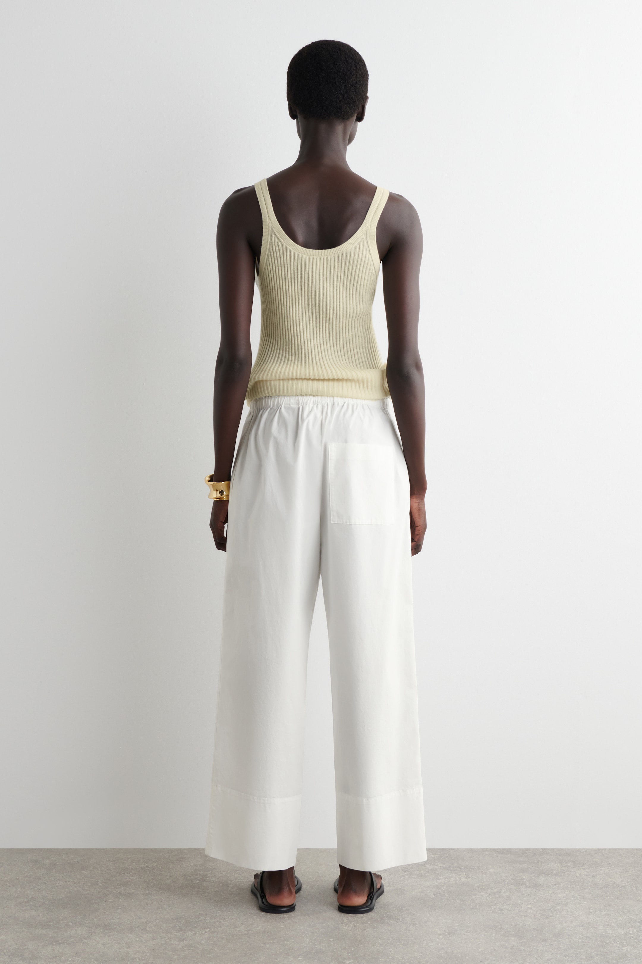 Grotere afbeelding bekijken: TREKKOORD KATOENEN BROEK - WIT - DAMES | H&M BE 4