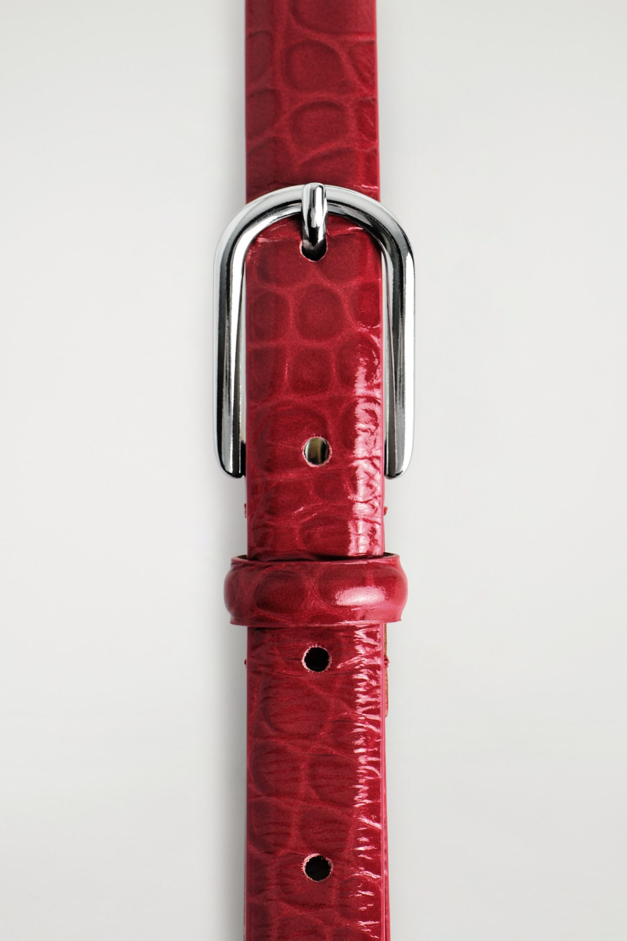 CROC-EFFECT LEATHER BELT — RED / CROC-EFFECT