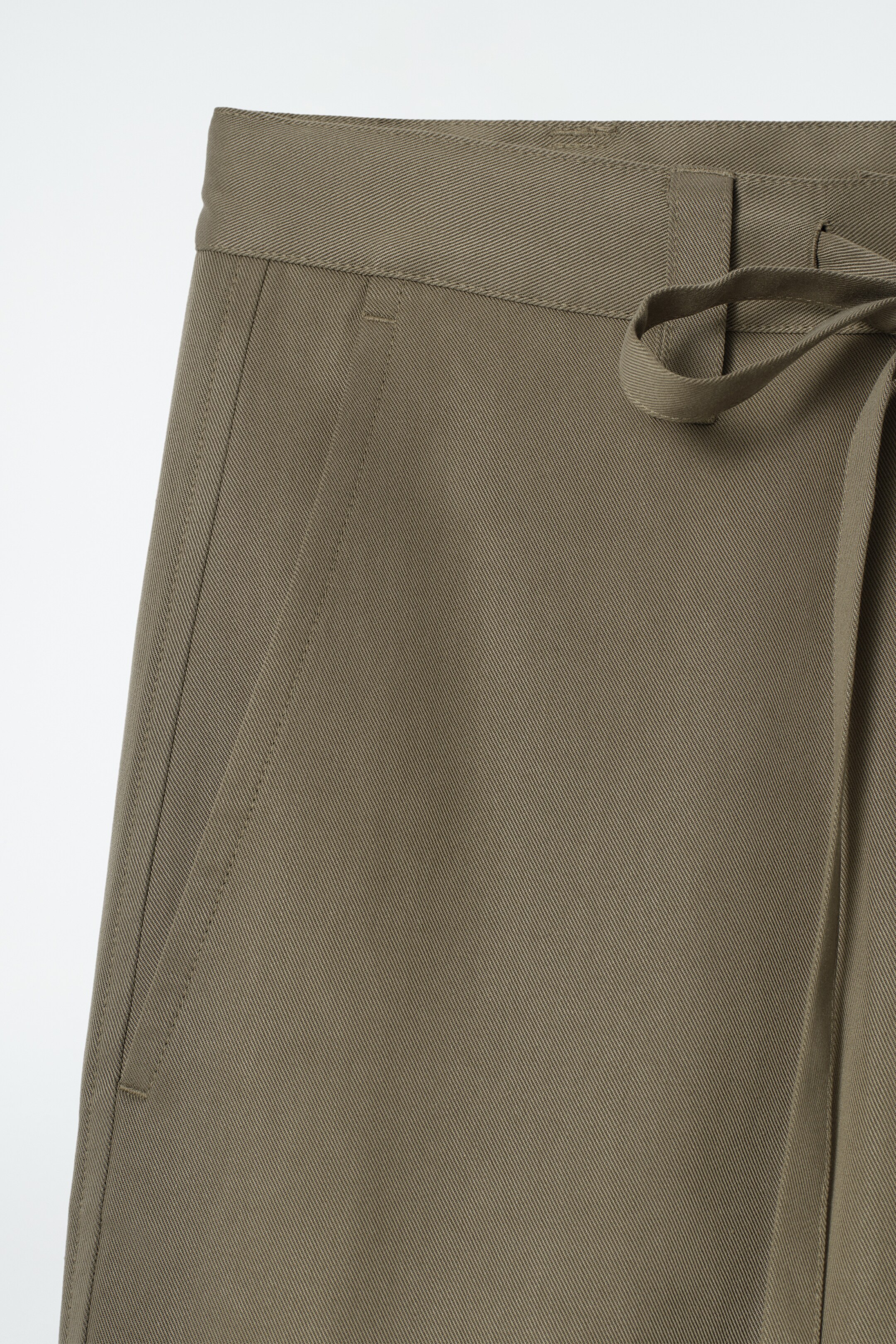 Agrandir l'image: PANTALON LARGE À DÉTAIL NOUÉ - KAKI - FEMME | H&M BE 6