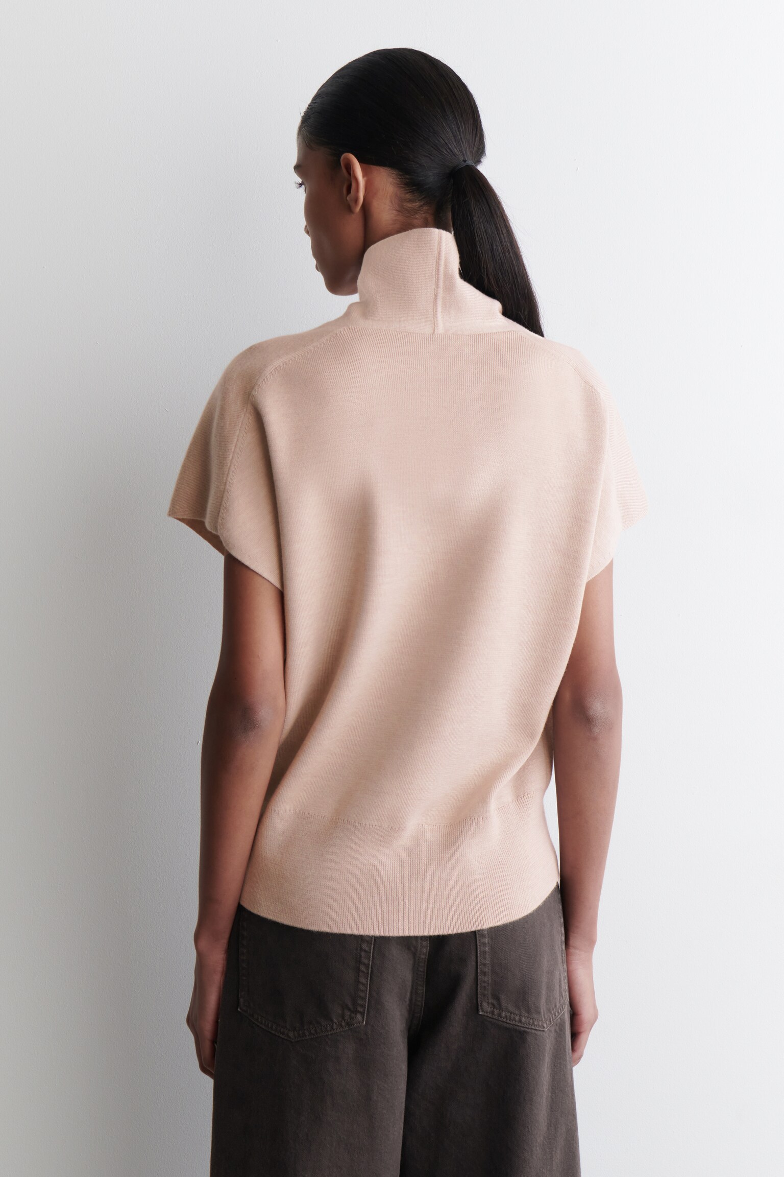 DÉBARDEUR À COL EN V EN LAINE MÉRINOS - BEIGE CHINÉ/NOIR - 6