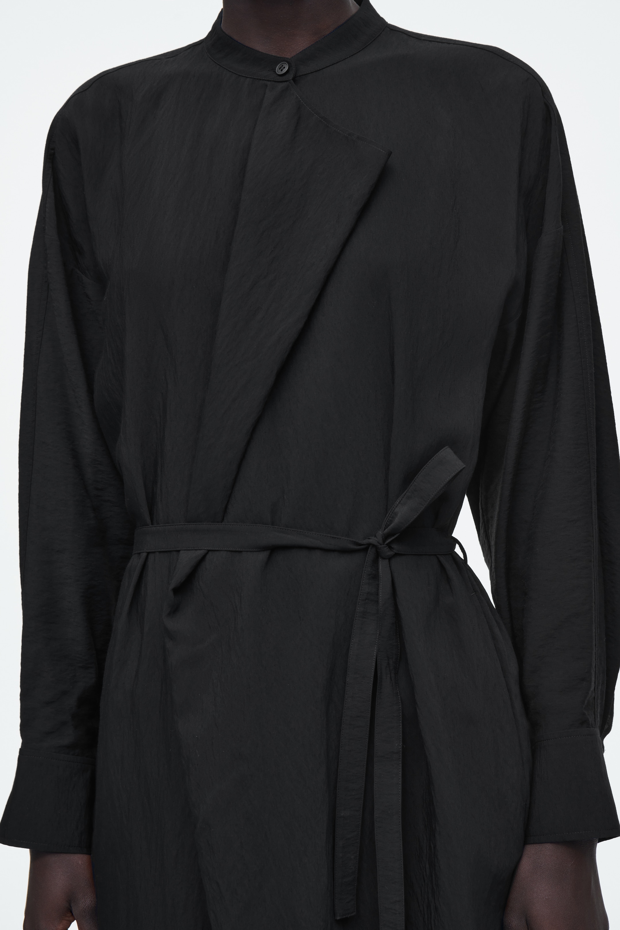 Zobrazit větší obrázek: DRAPÉROVANÉ MIDI ŠATY S PÁSKEM - ČERNÁ - ŽENY | H&M CZ 2