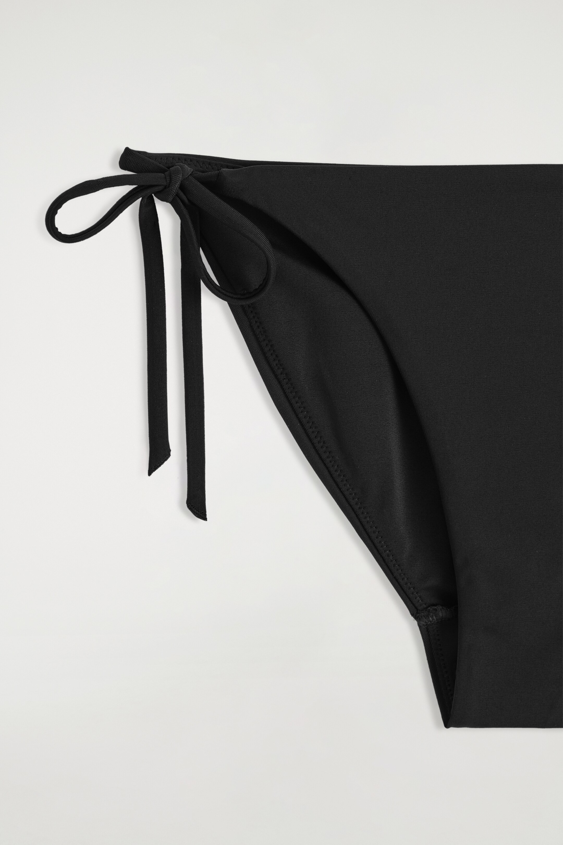 Nagyobb kép megtekintése: MEGKÖTŐS BIKINI ALSÓ - FEKETE - NŐI | H&M HU 5