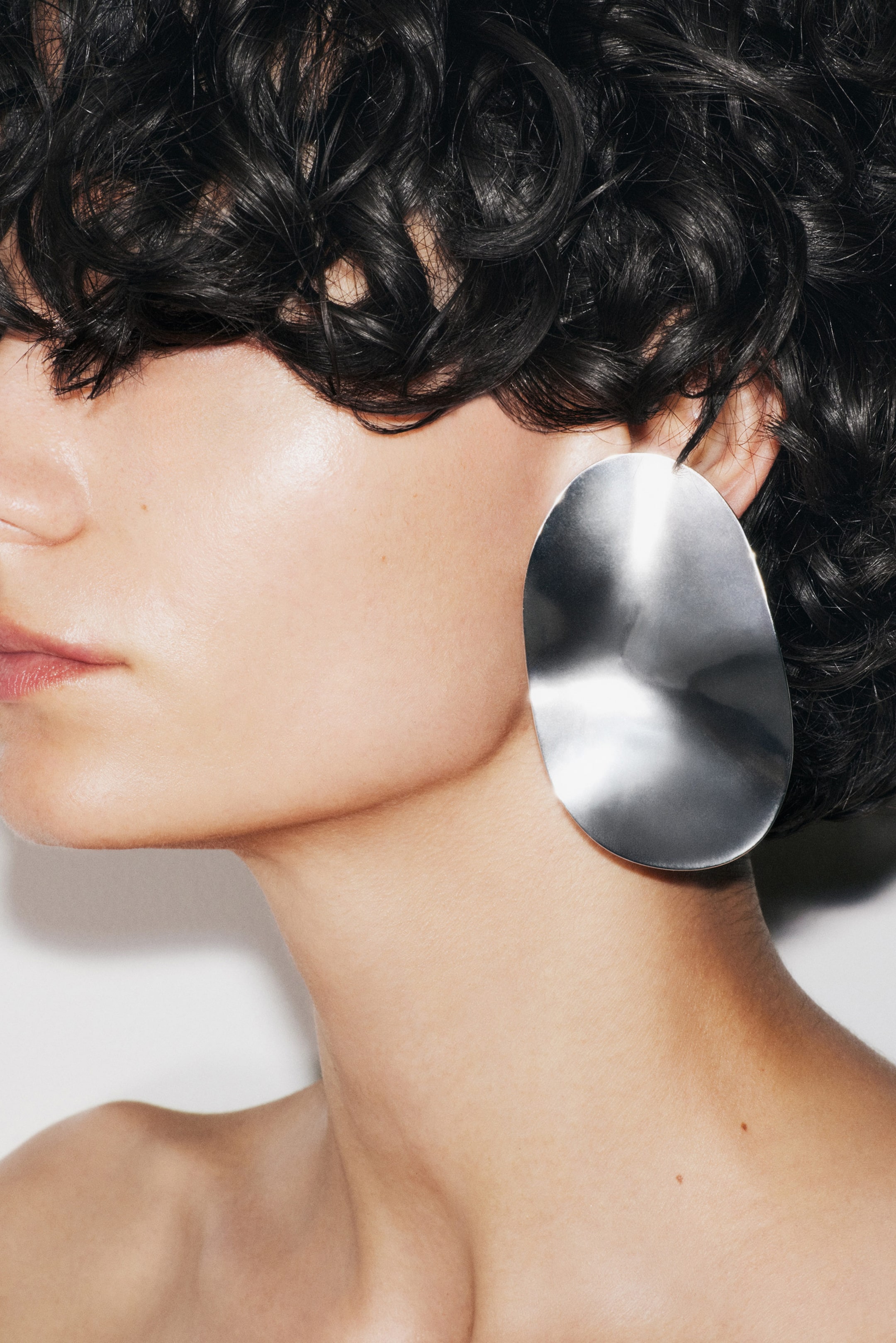 OVERSIZED OVAL EARRINGS