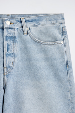 KNEE-LENGTH DENIM SHORTS — LIGHT BLUE 6