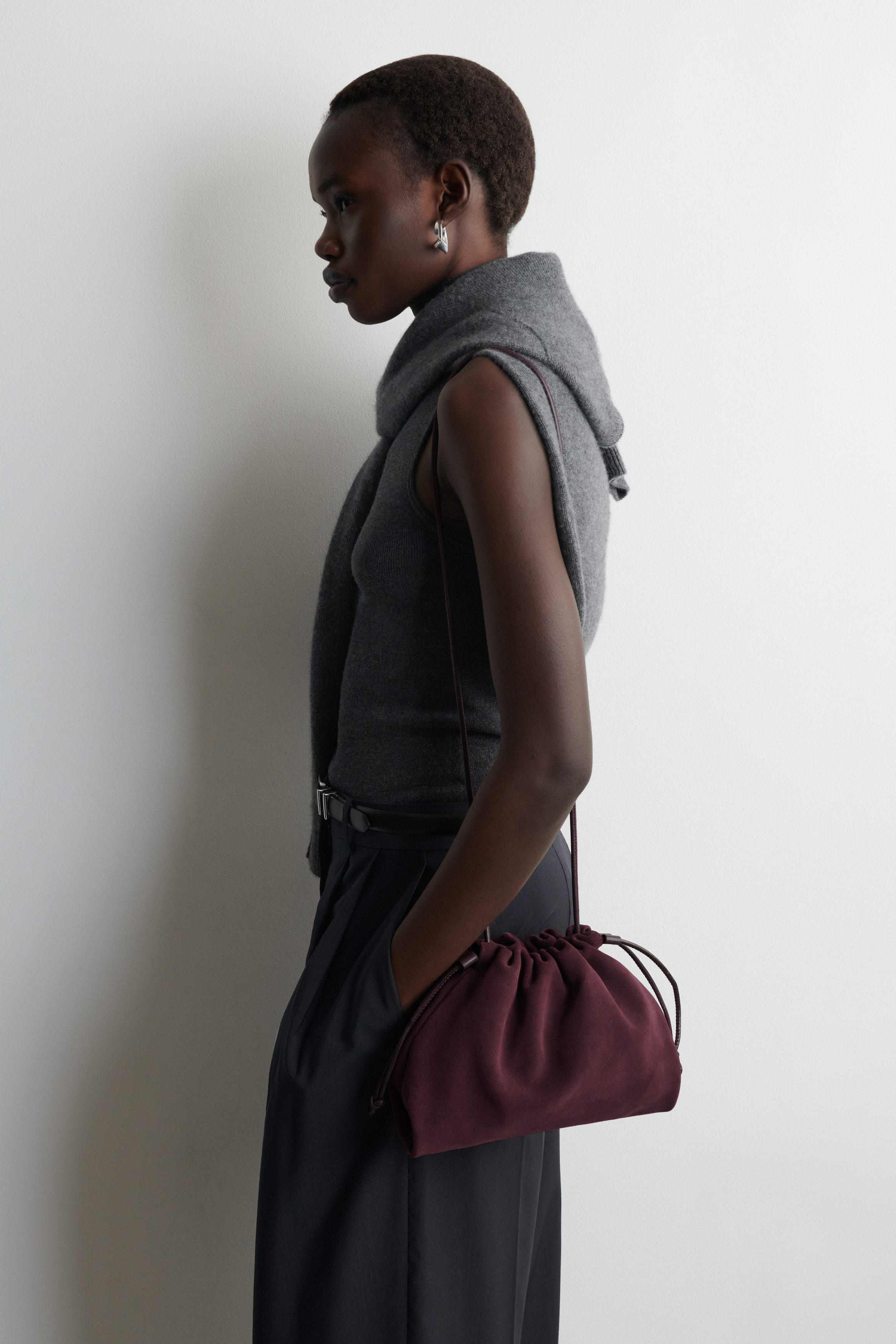 MINI CAVATELLI CLUTCH BAG - SUEDE - BURGUNDY | COS US