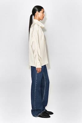 STUD-DETAIL MOCK-NECK BLOUSE — CAPPUCCINO 4
