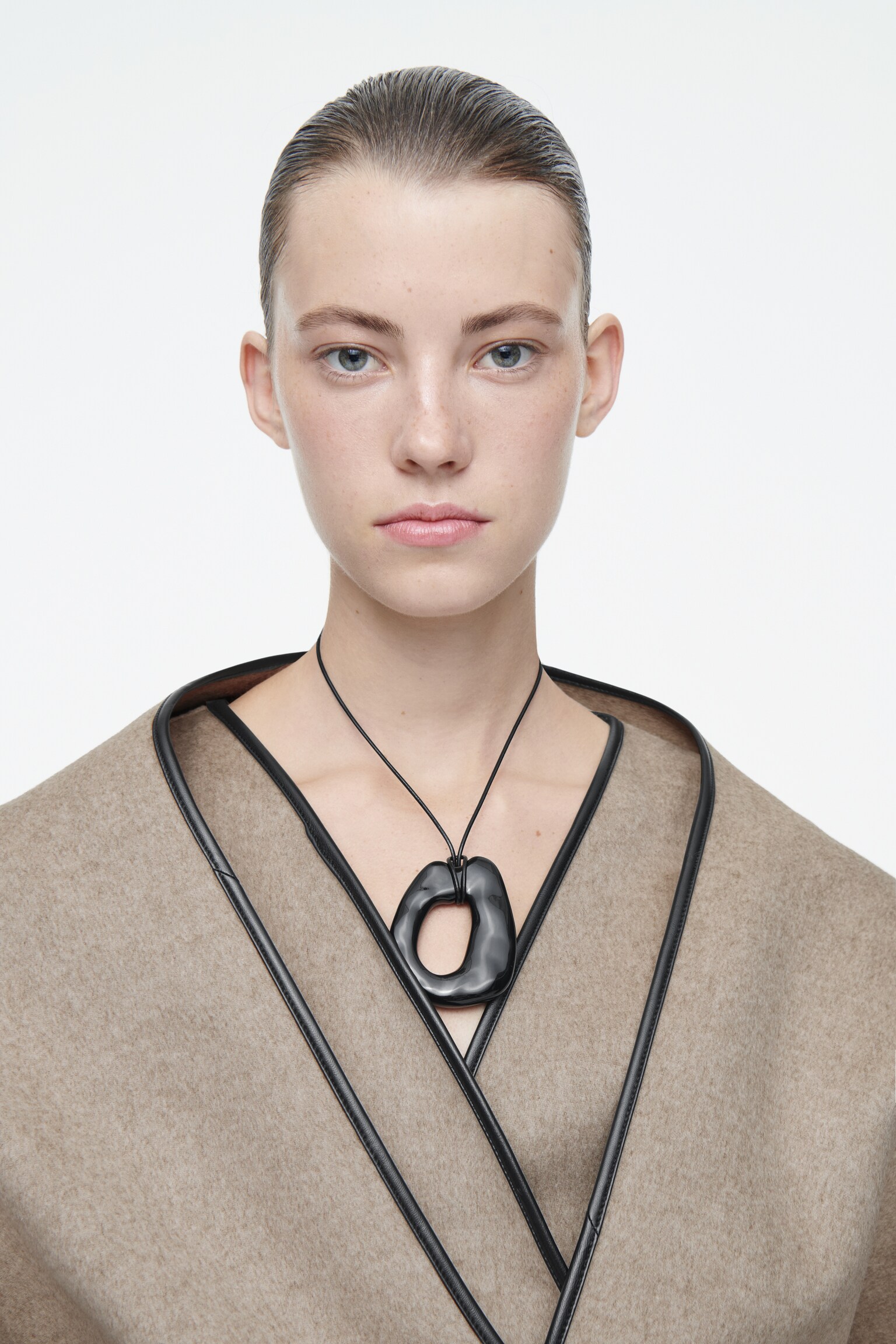COLLIER À PENDENTIF FONDU - NOIR - 1