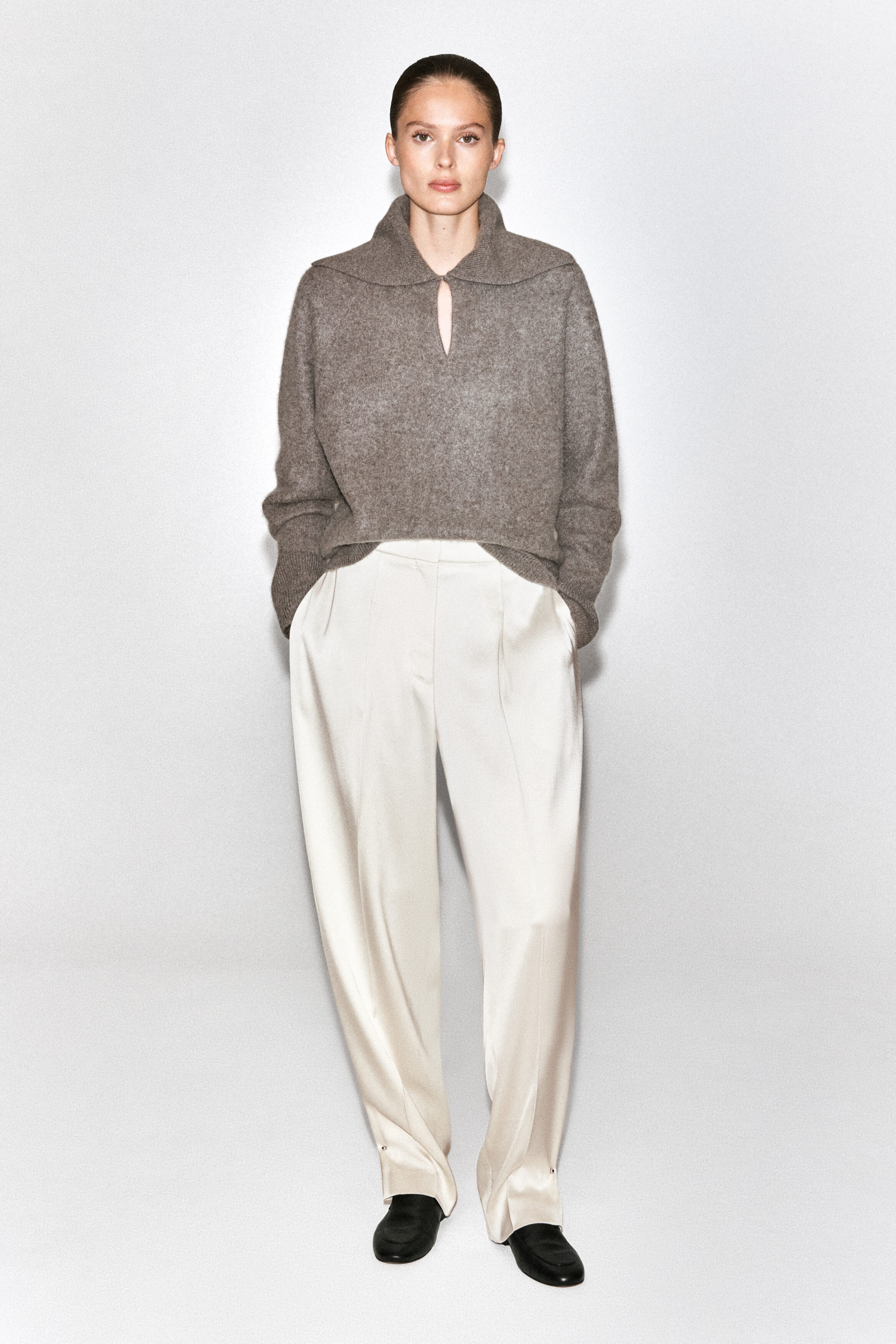 V-DETAIL CASHMERE MOCK-NECK SWEATER - thumbnail 2