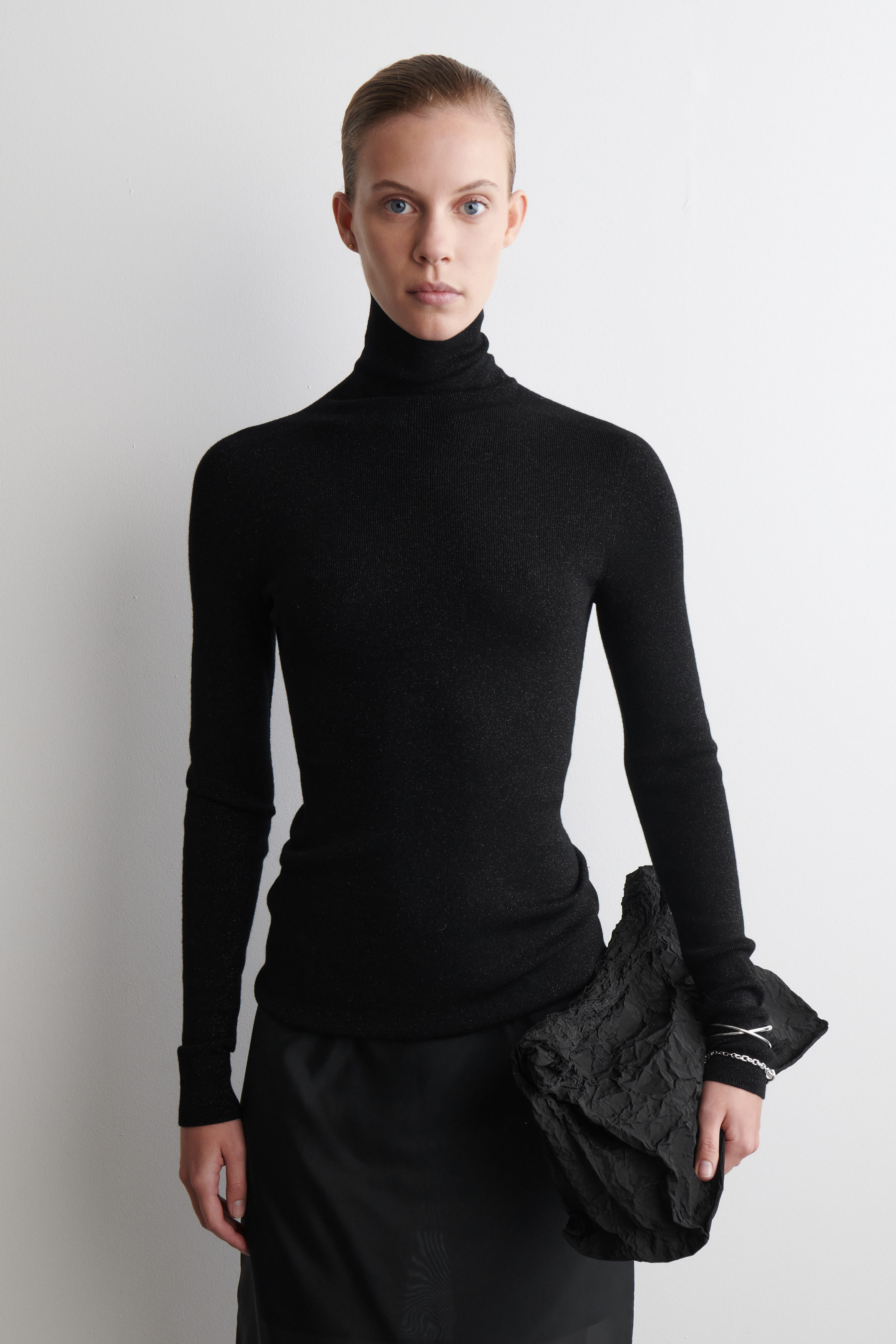 SPARKLY SEAMLESS WOOL SWEATER - BLACK | COS US
