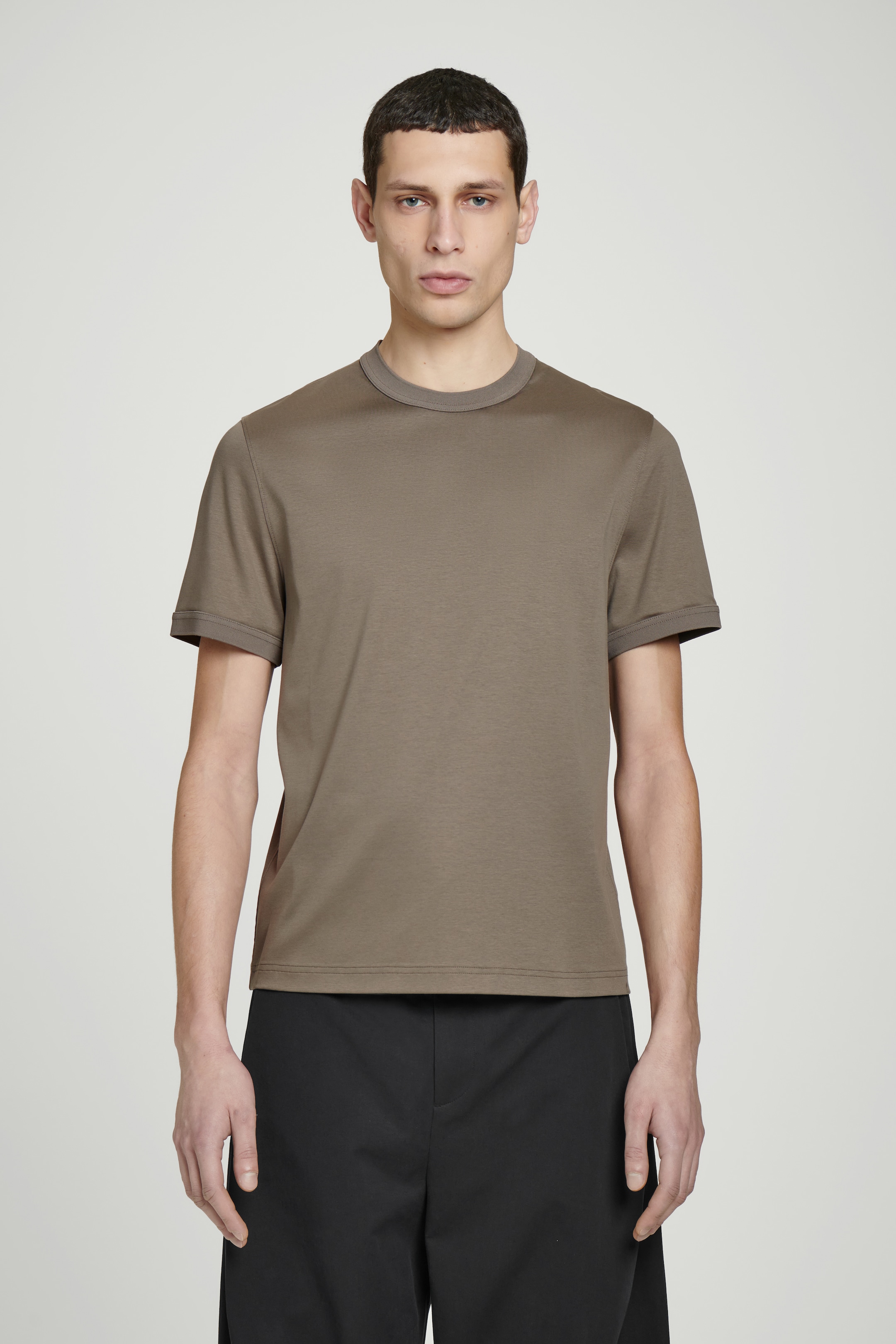 Zobacz większy obraz: KLASYCZNY T-SHIRT Z BAWEŁNY MERCERYZOWANEJ - CIEMNY BRĄZOWOSZARY - ON | H&M PL 1