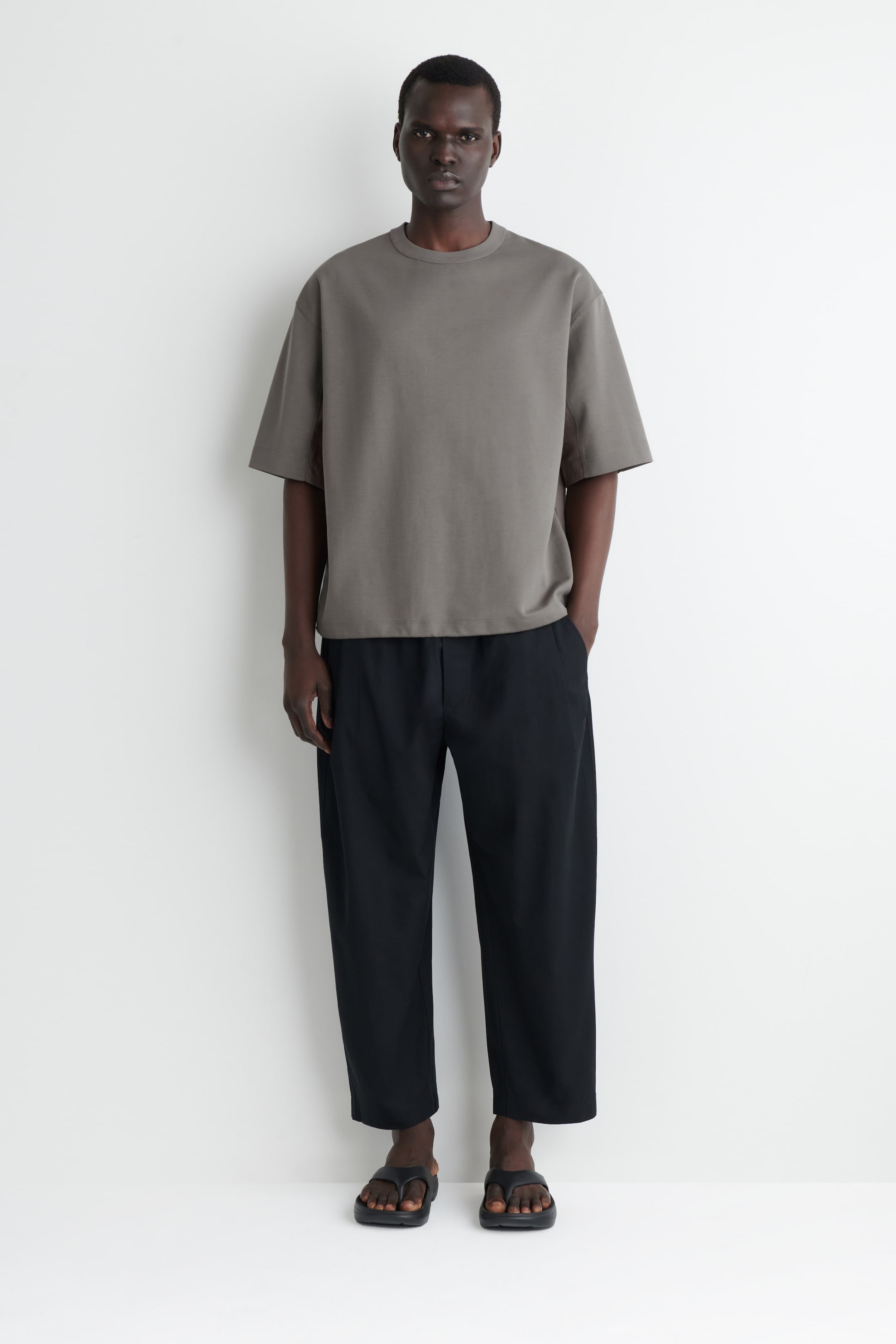 Zobraziť väčší obrázok: Oversized tričko s panelmi z nylónu - HNEDÁ - MUŽI | H&M SK 2